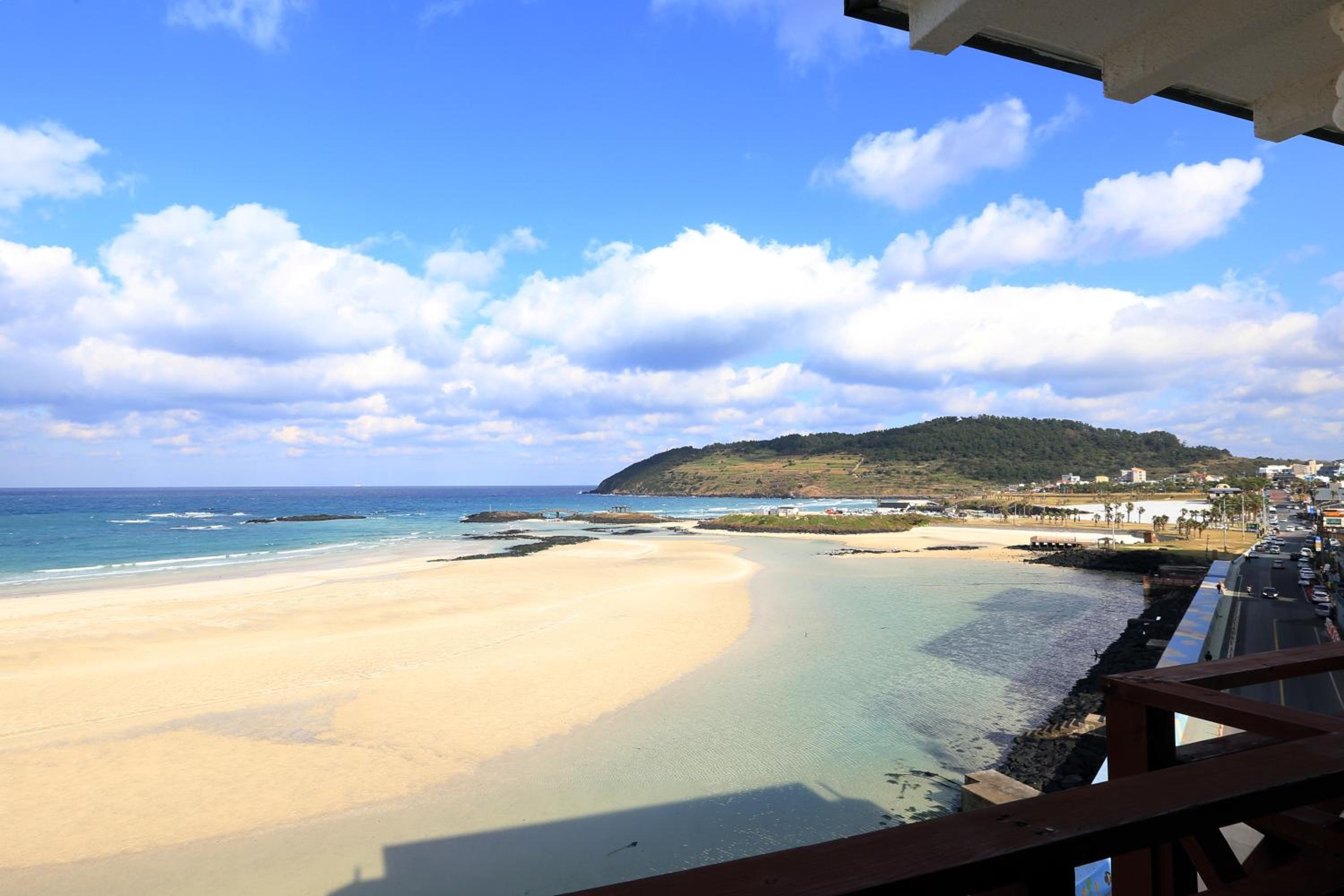 Deluxe Twin Room with Sea View - Photo 7
