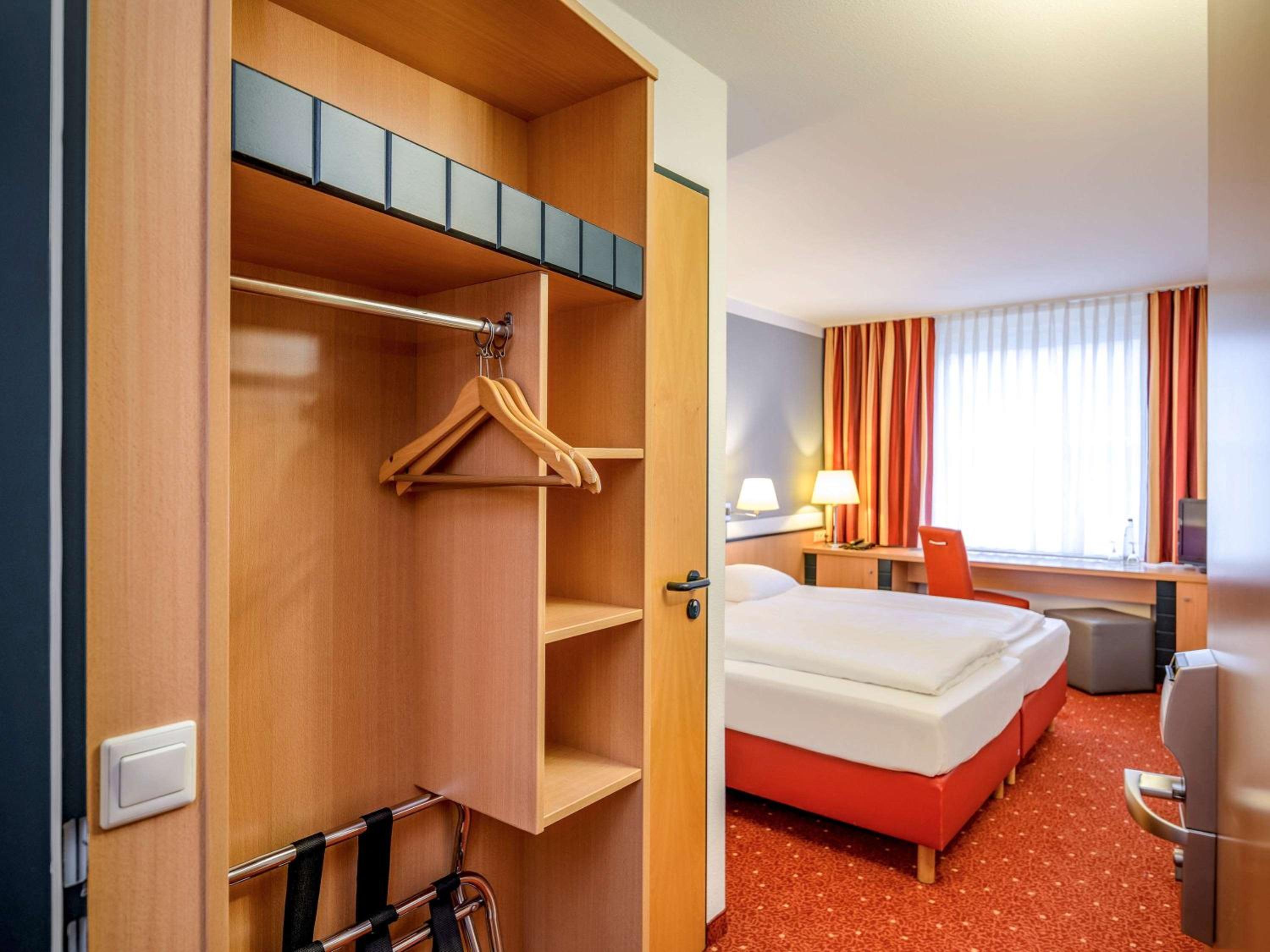 Standard Twin Room - Photo 1