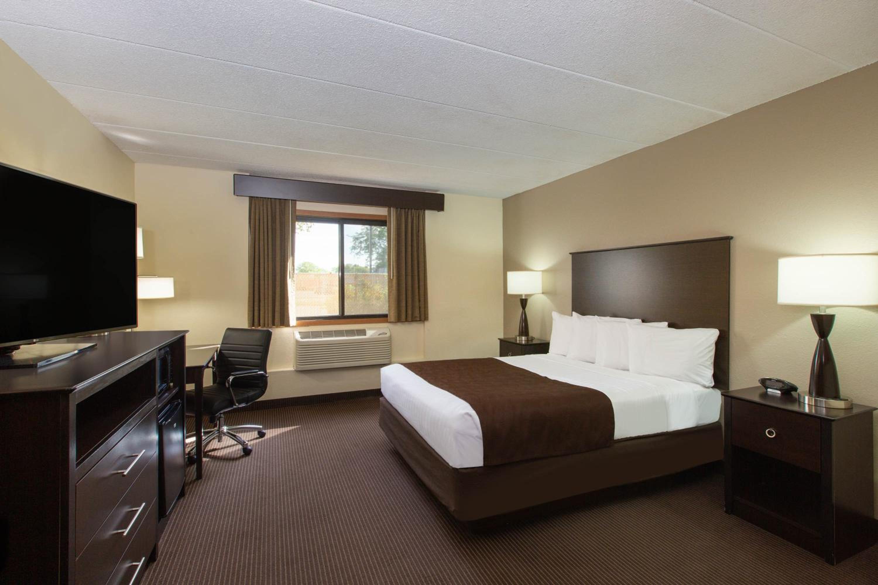 Queen Room - Mobility Access/Non-Smoking - Photo 1