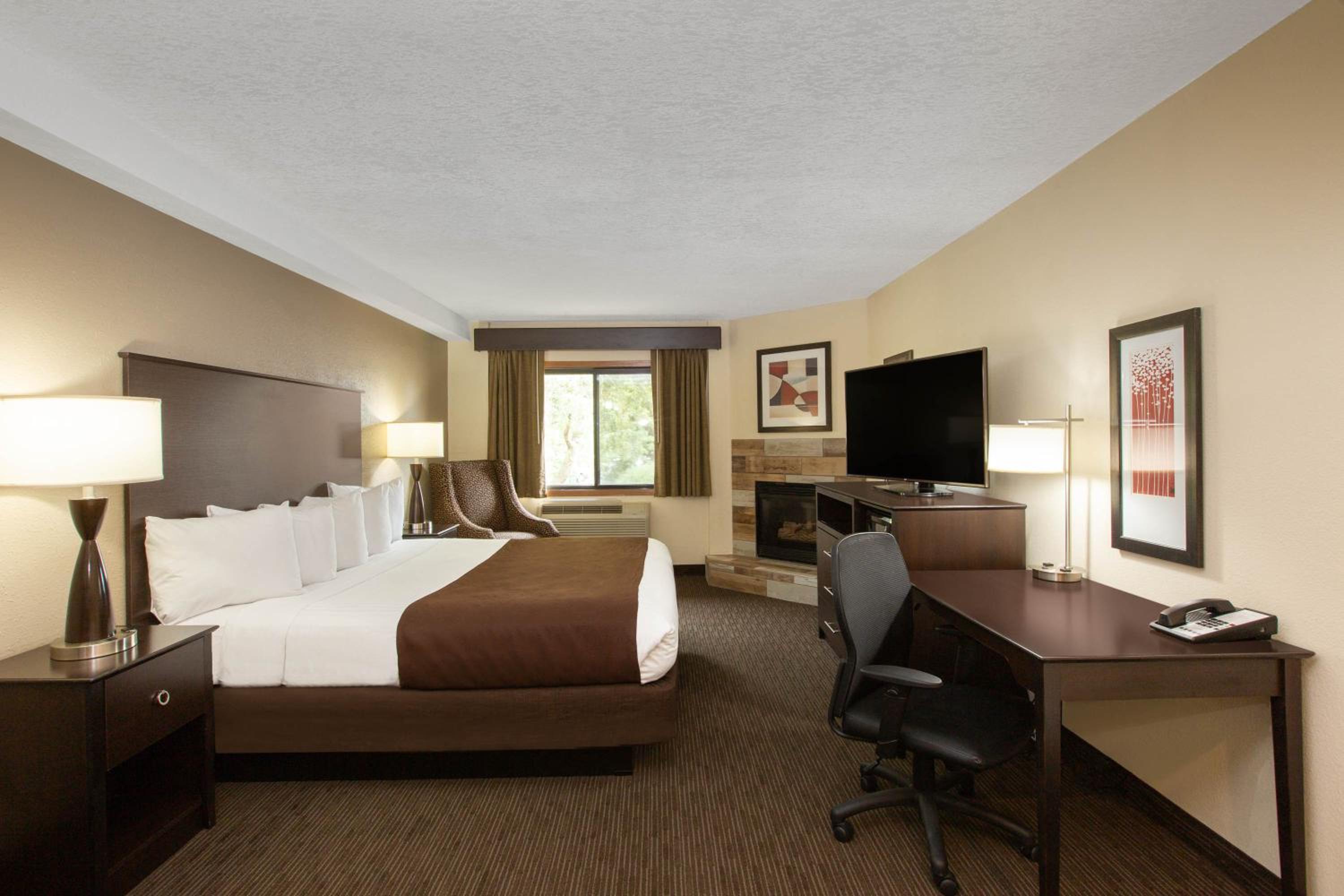 Superior King Suite - Non-Smoking - Photo 1