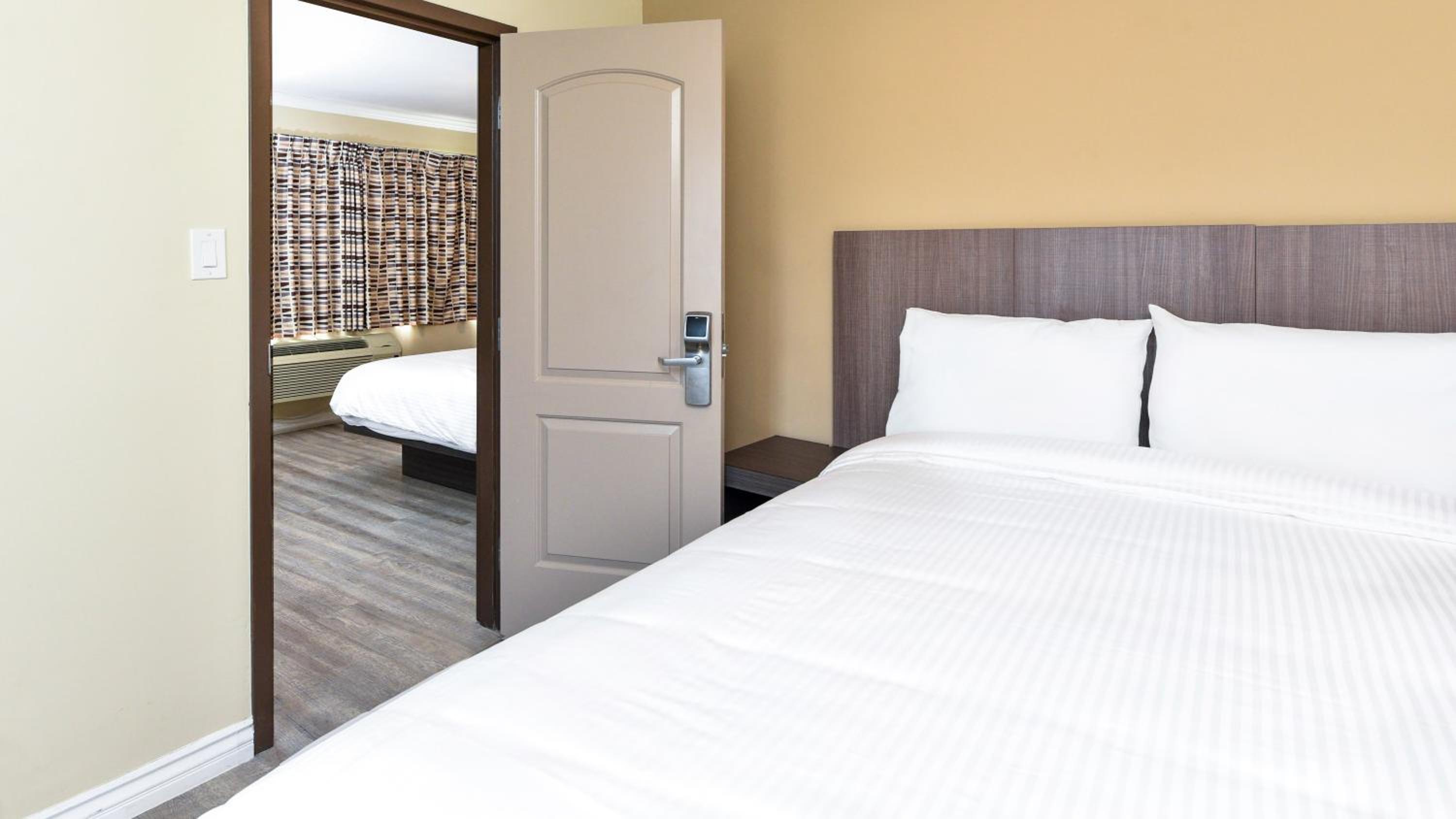 King Suite - Photo 3