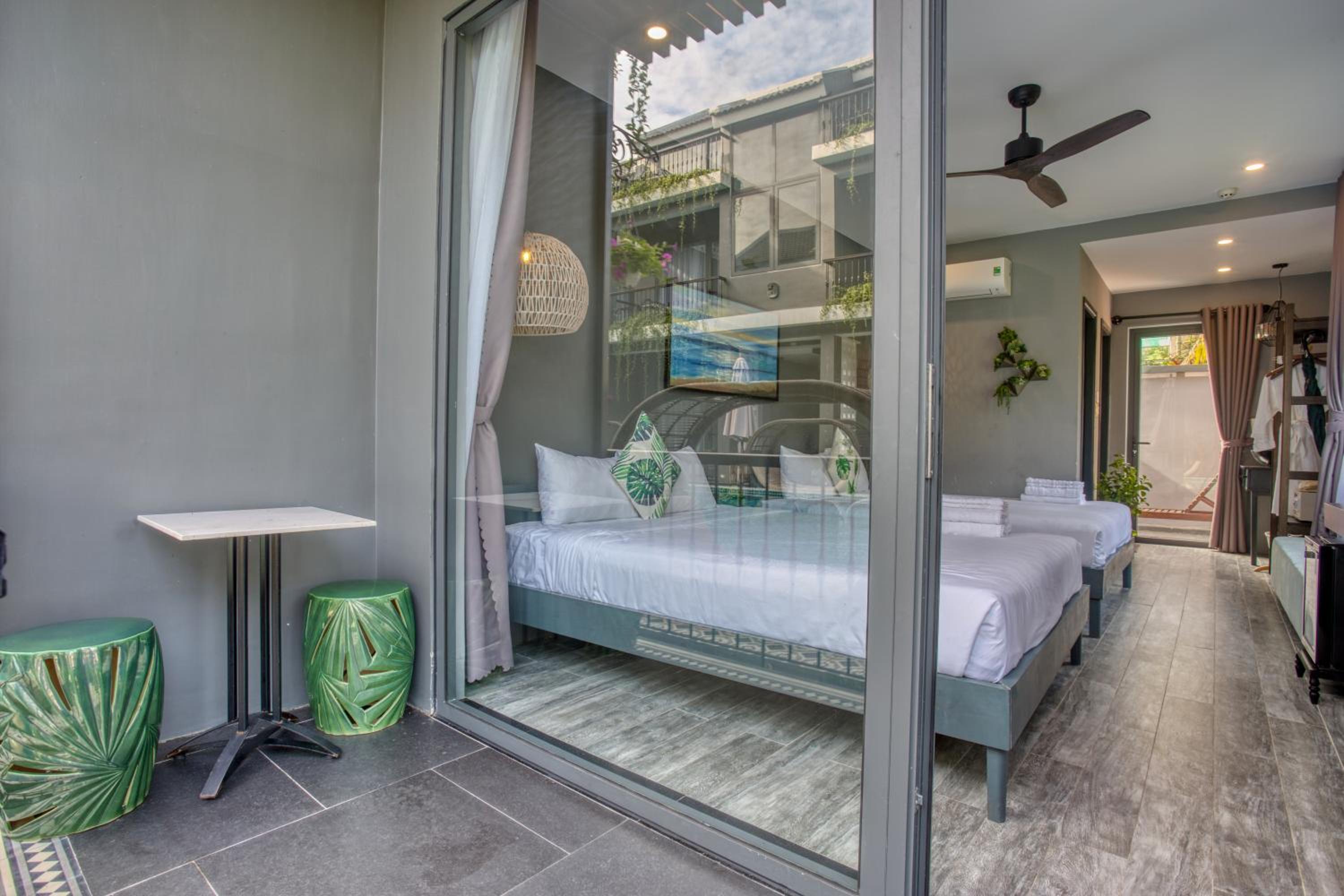 Family Room with Pool View - Photo 21