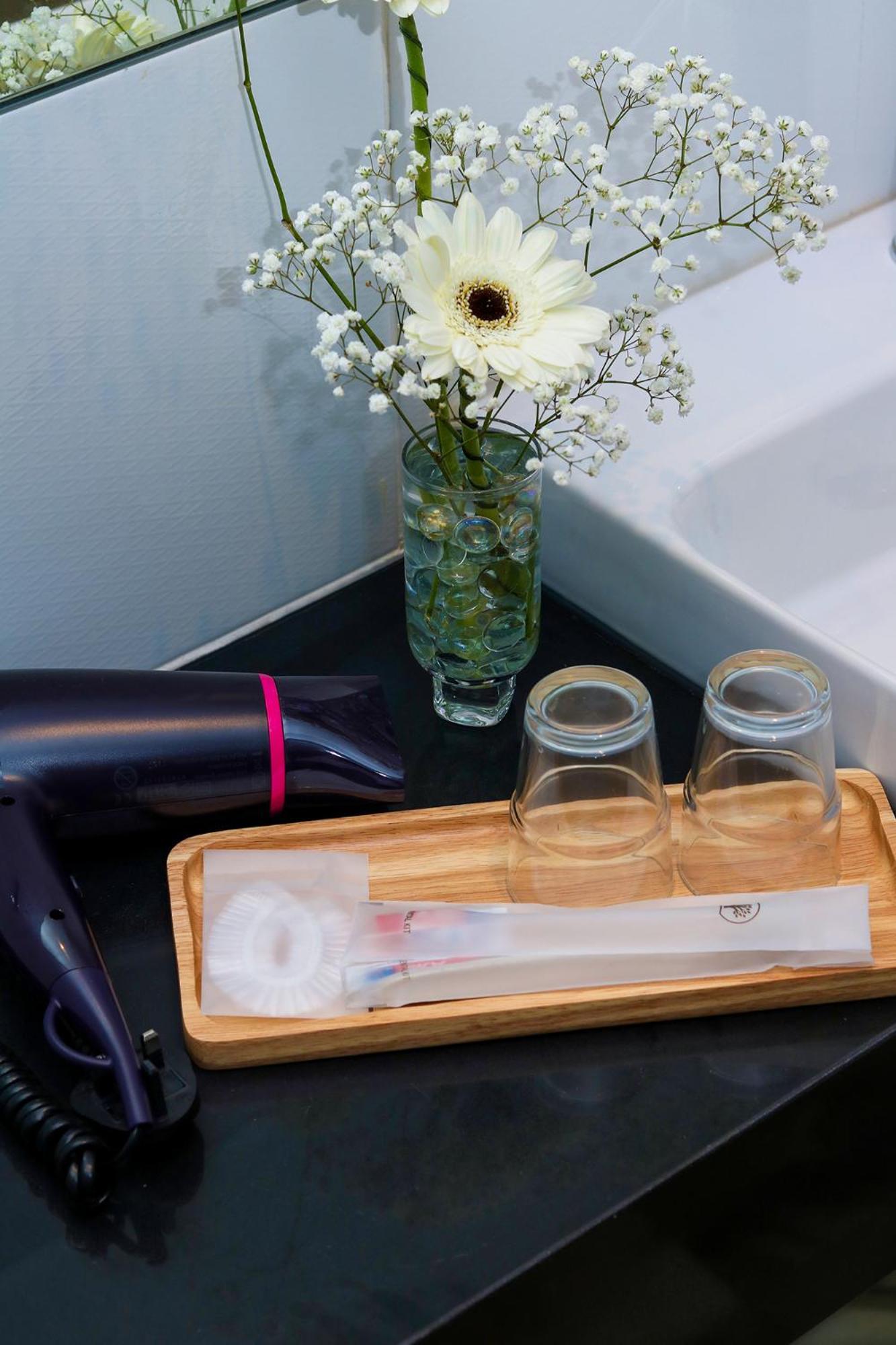 Signature Suite - Photo 3
