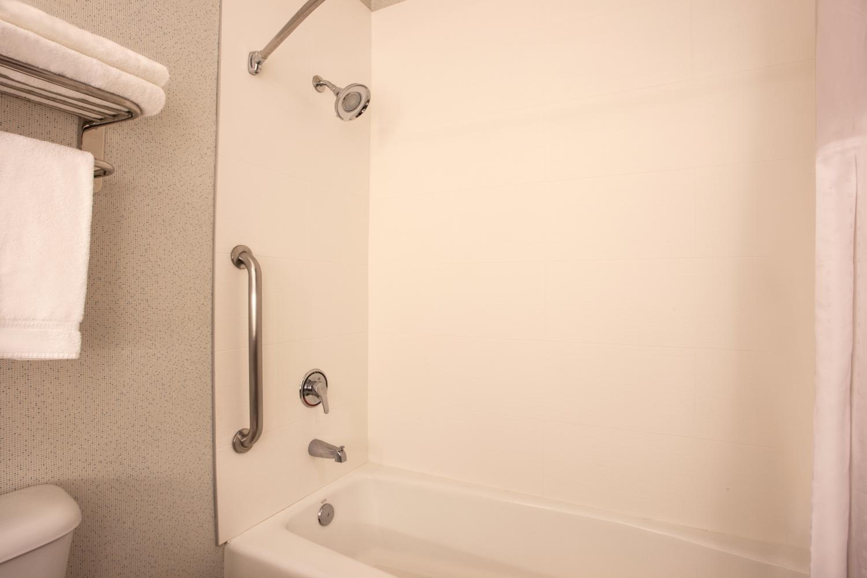 Suite with Two Queen Beds - Communications Access - Photo 5