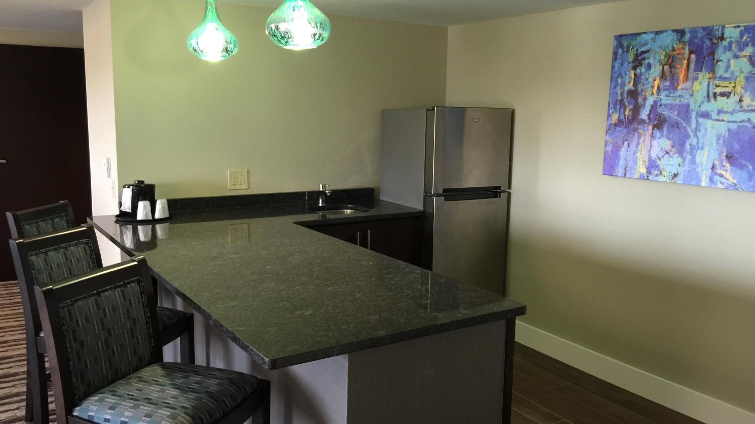 King Suite - Photo 3