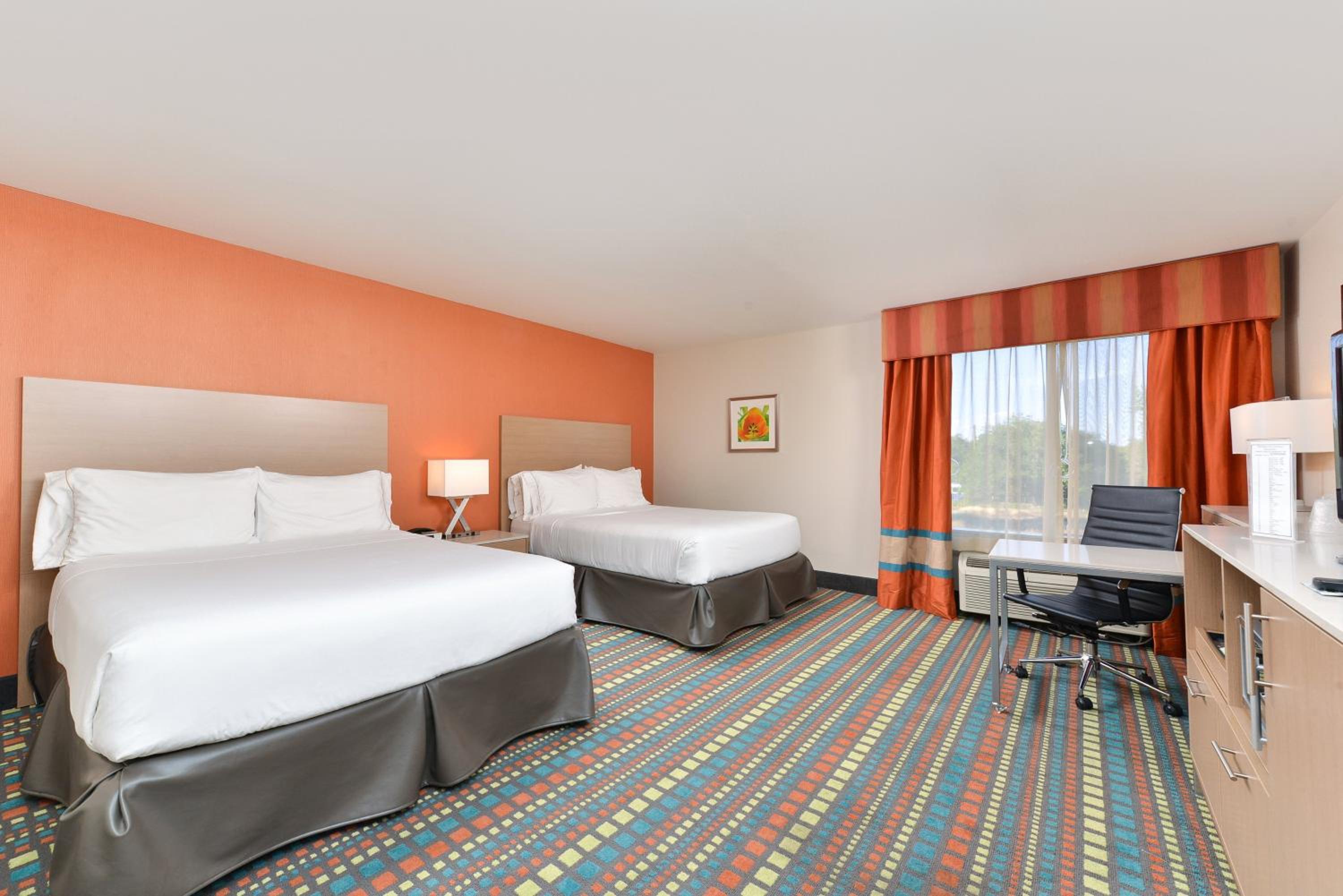 Standard Room with Two Queen Beds - Photo 1