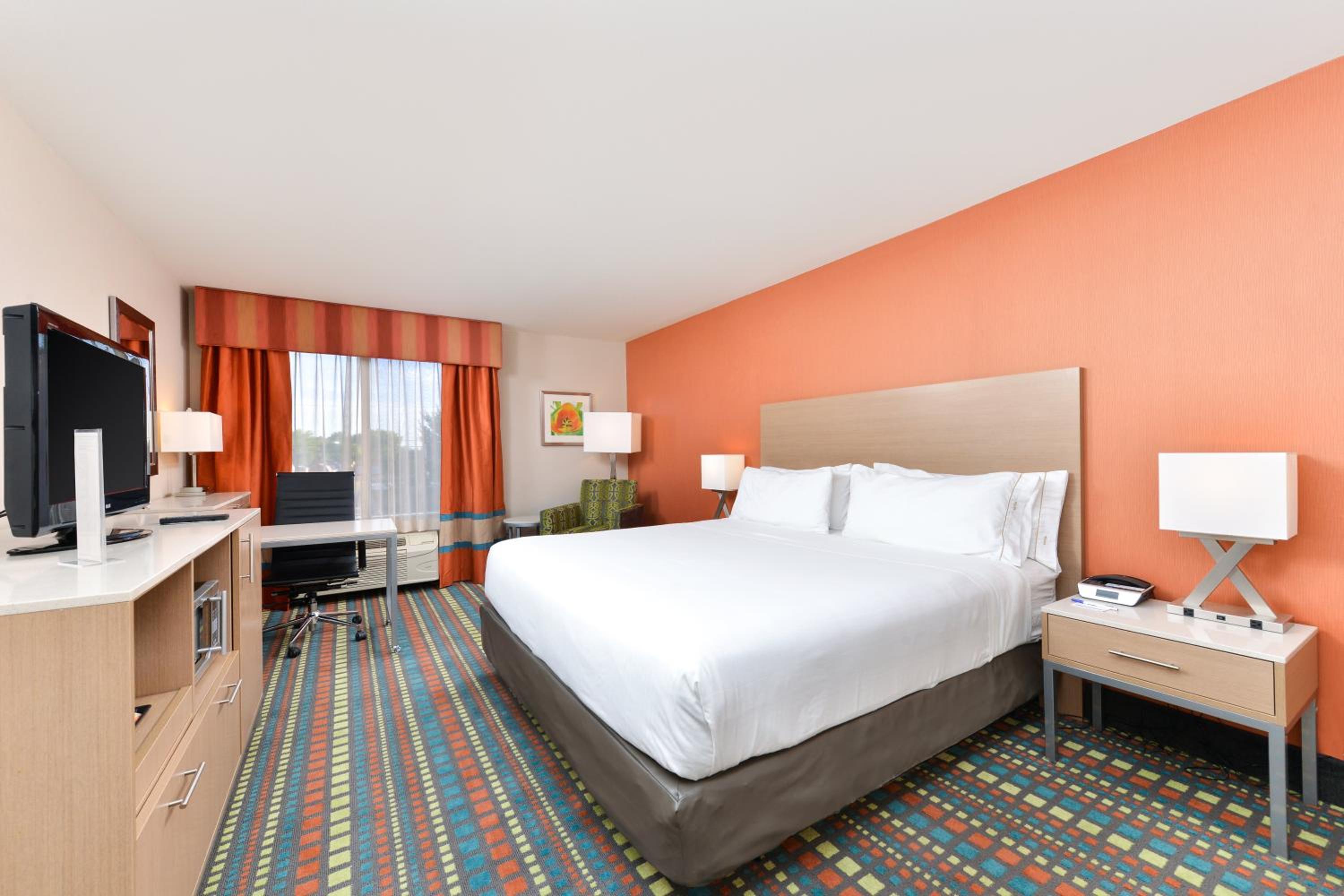 Standard King Room - Photo 4