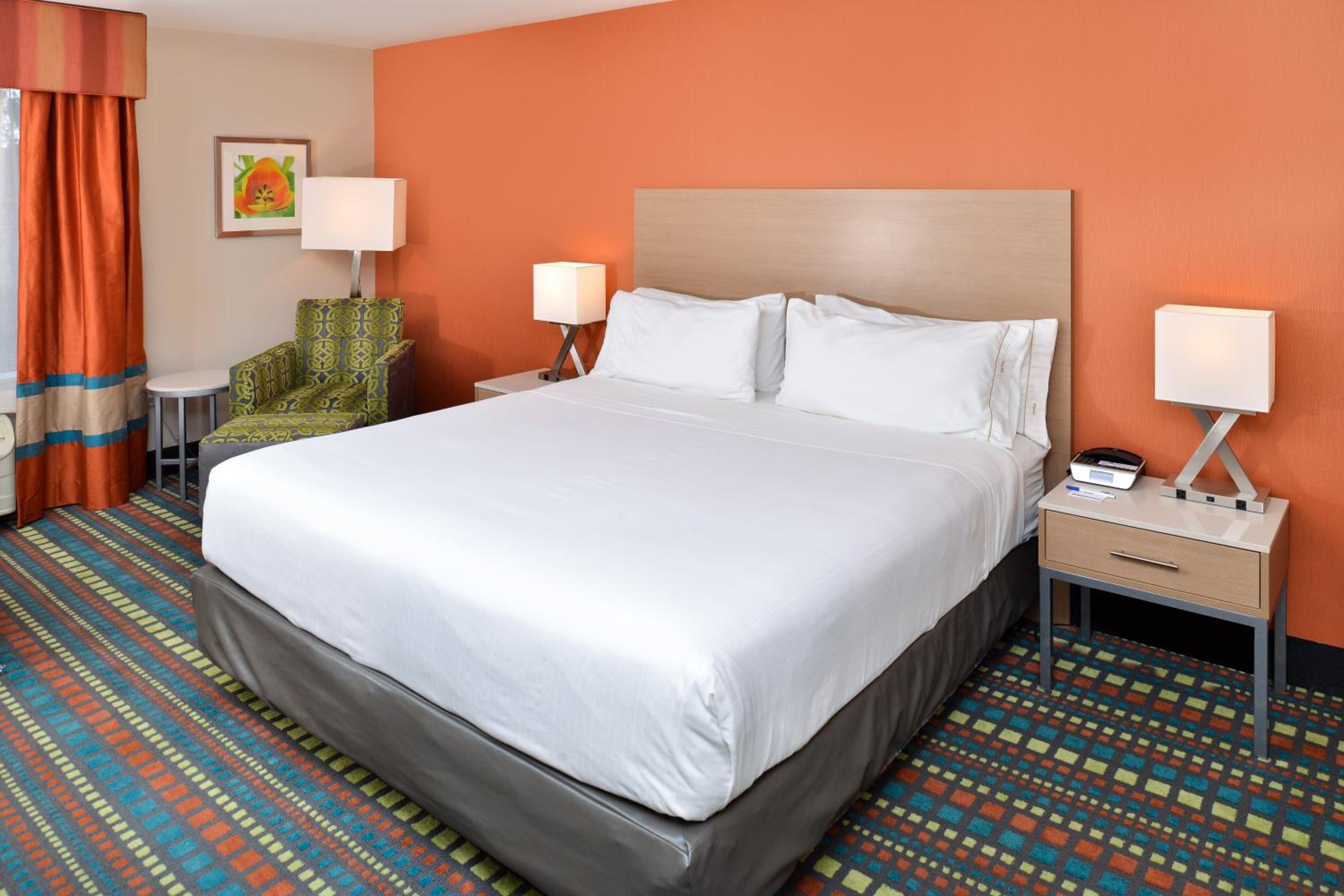 Standard King Room - Photo 6