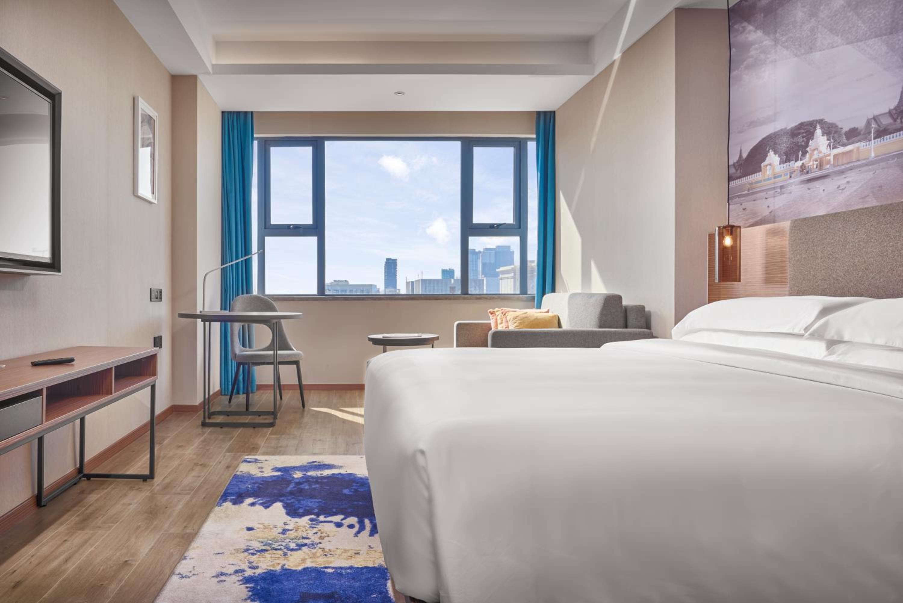 Deluxe King Room - Photo 1
