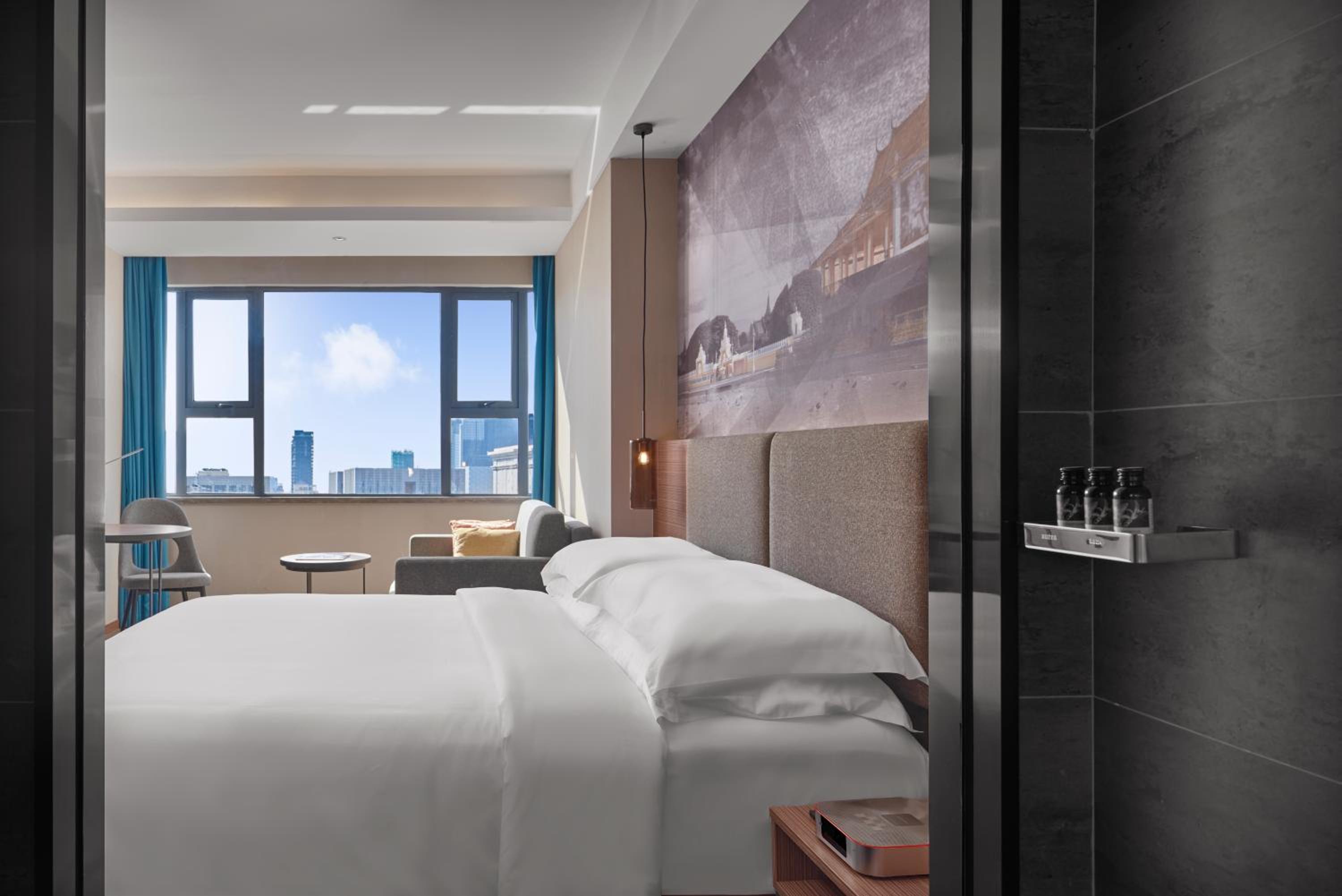 Deluxe King Room - Photo 6