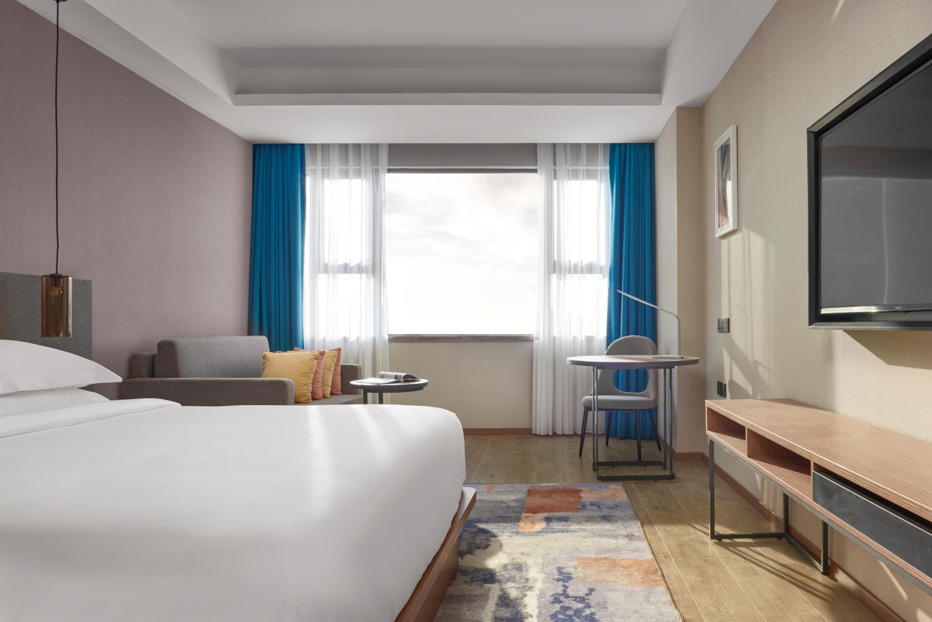 Deluxe King Room - Photo 3