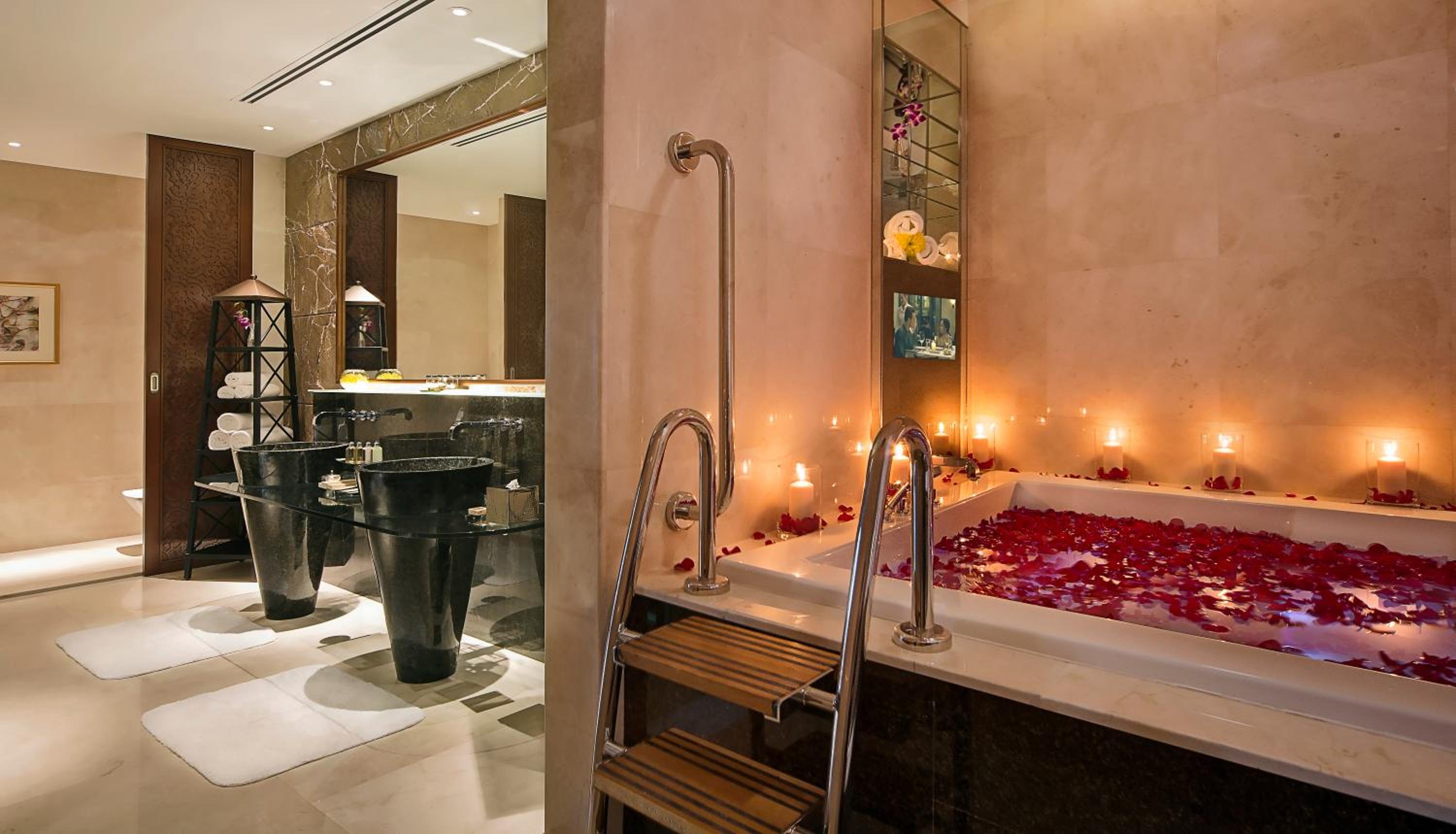 Al Raha Suite– Free daily shuttle bus to Yas attractions, Yas Mall and Grand Mosque