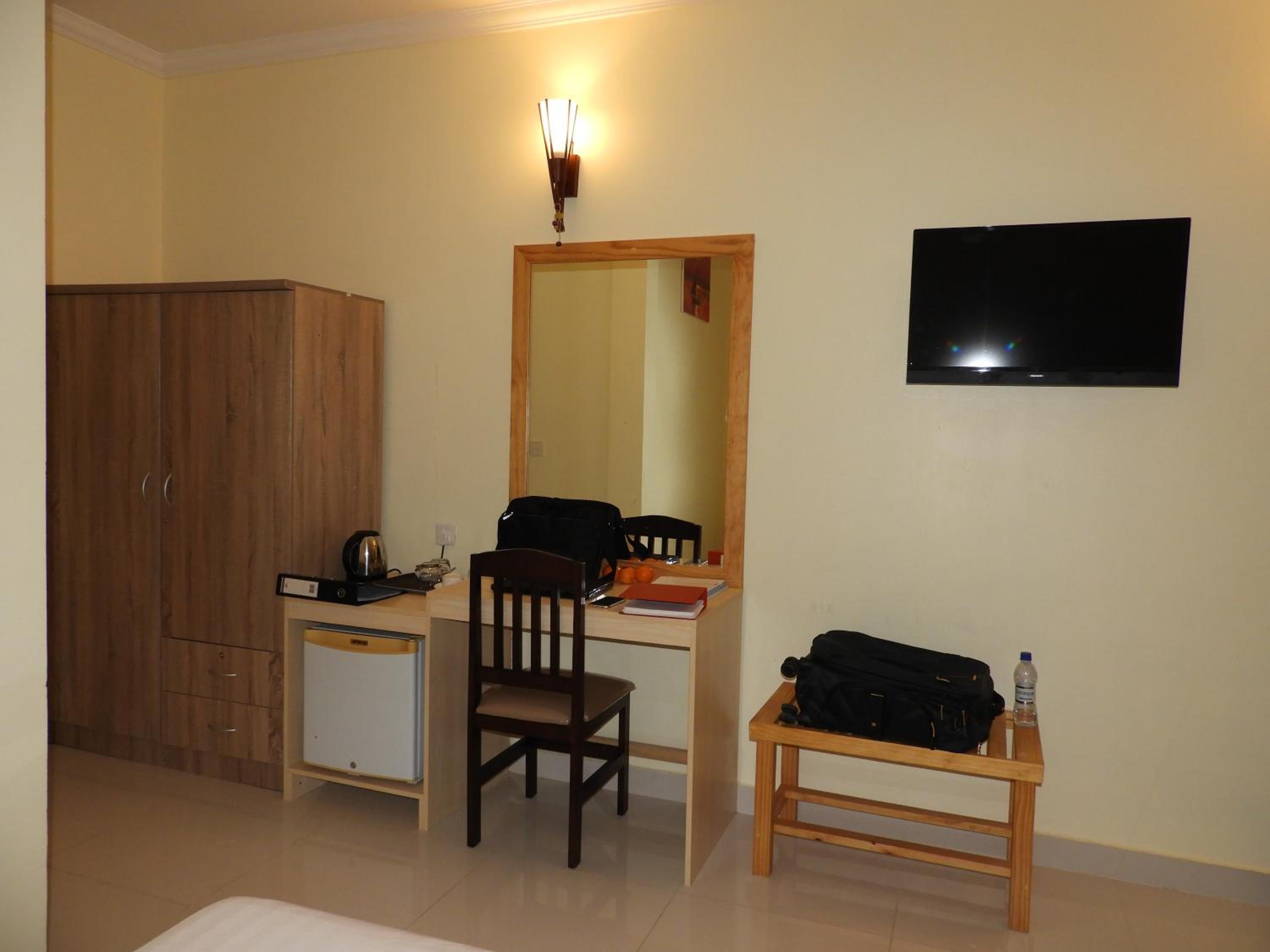 Deluxe Double or Twin Room with Balcony - Photo 3