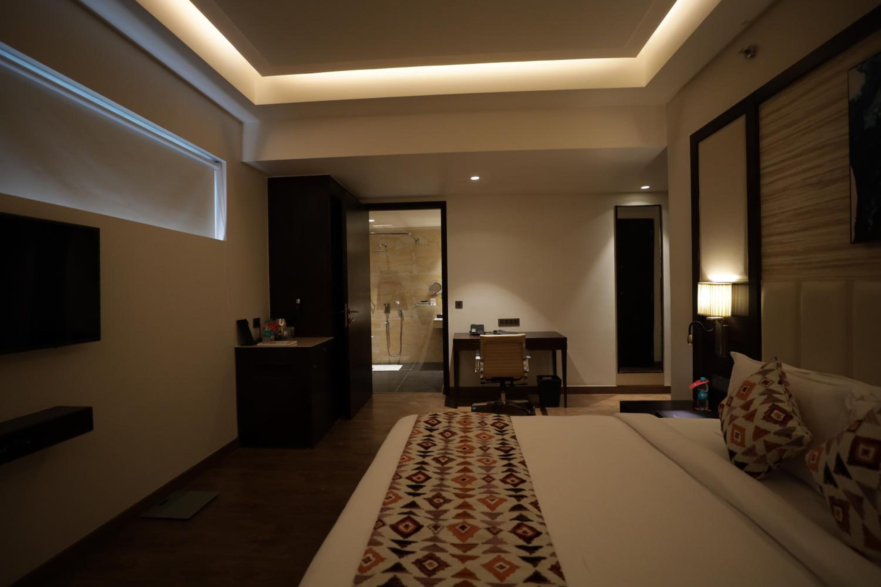 King Room - Mobility Access (Non Smoking) - Book & Unlock Exclusive Discounts - Photo 4