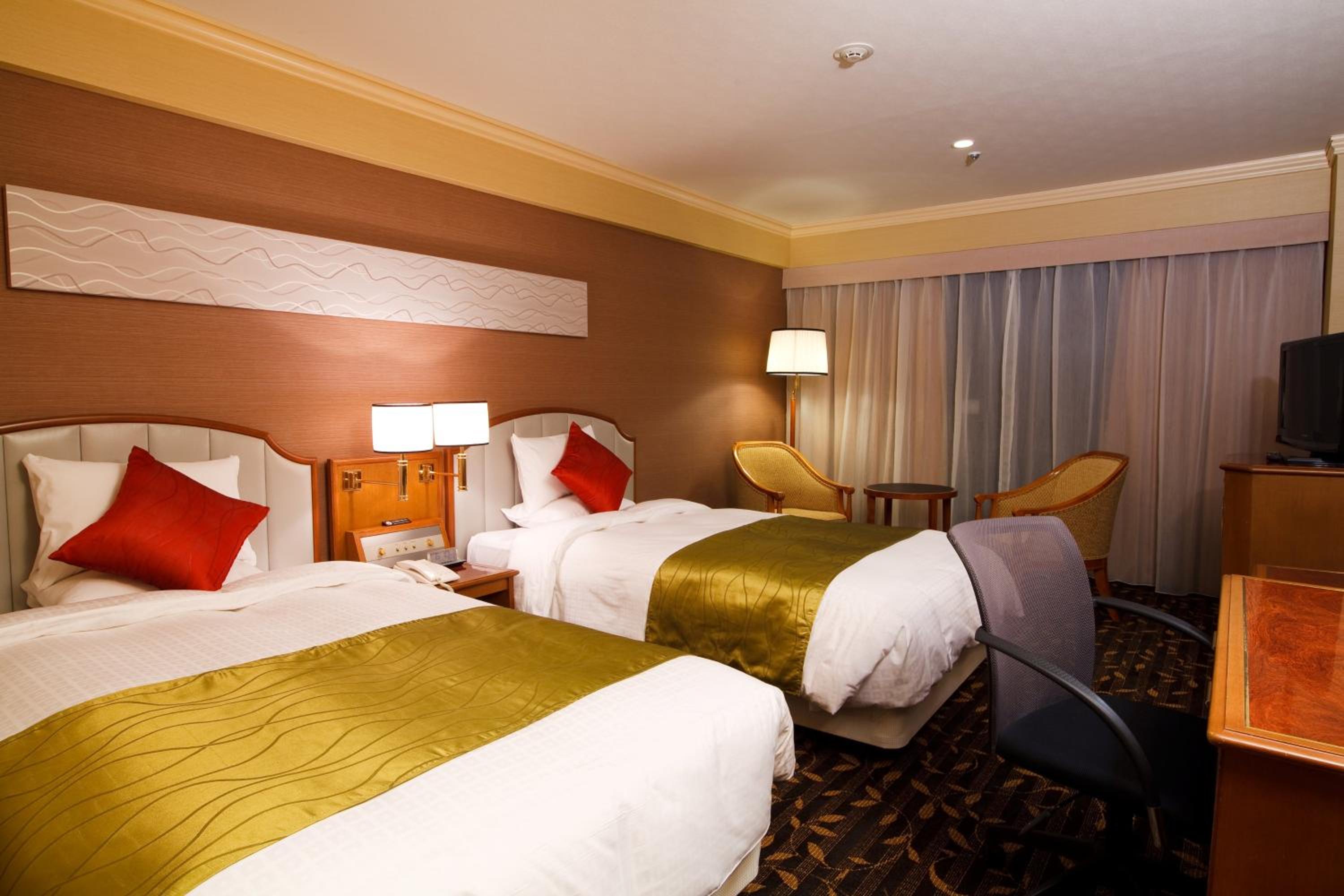 Twin Room with Sofa Bed - Non-Smoking - Photo 3