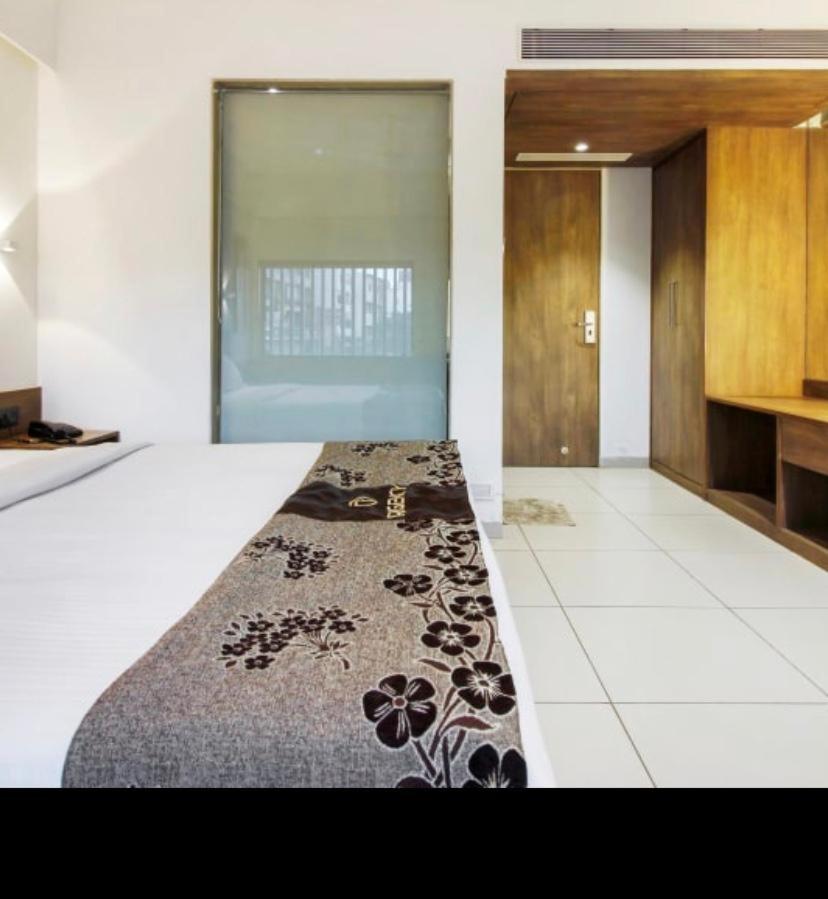 Large Double Room - Photo 11