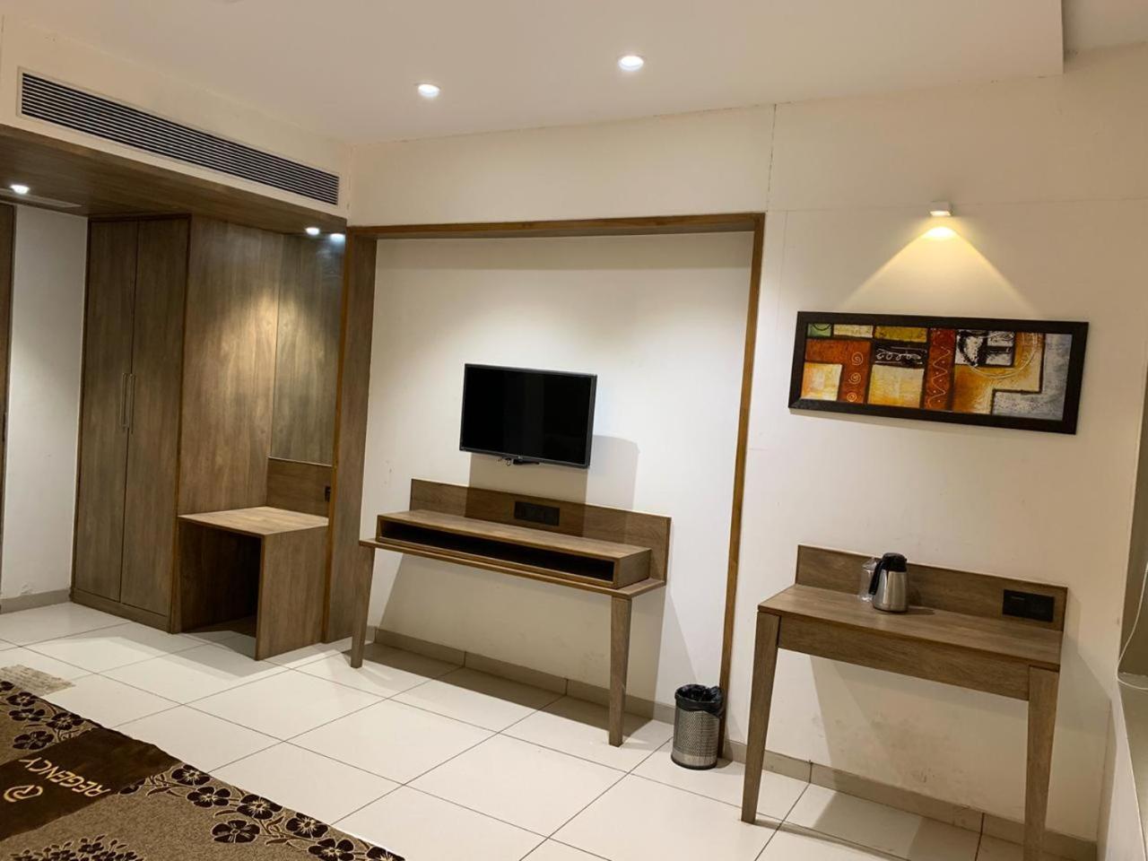 Large Double Room - Photo 7