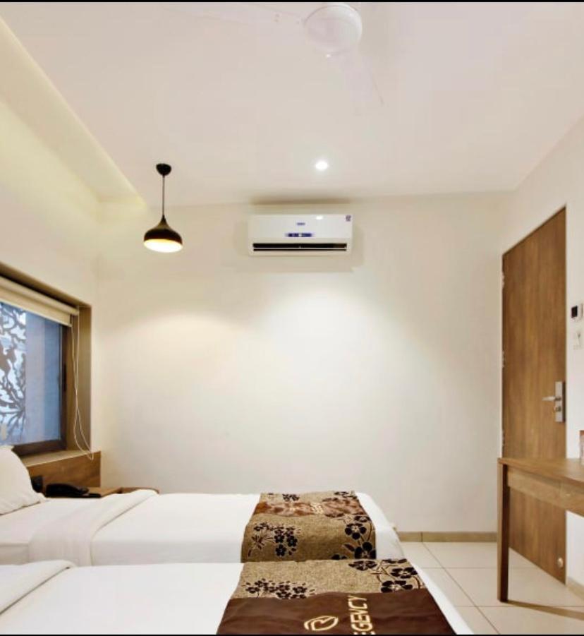 Large Double Room - Photo 5