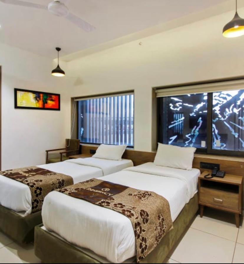 Large Double Room - Photo 1