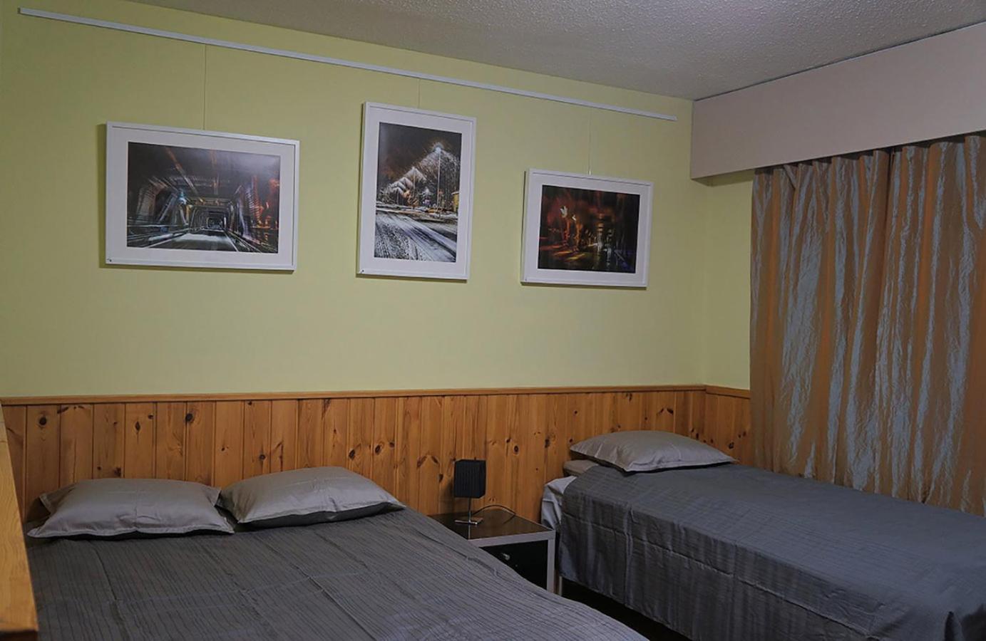 Family Room with Balcony photo 3