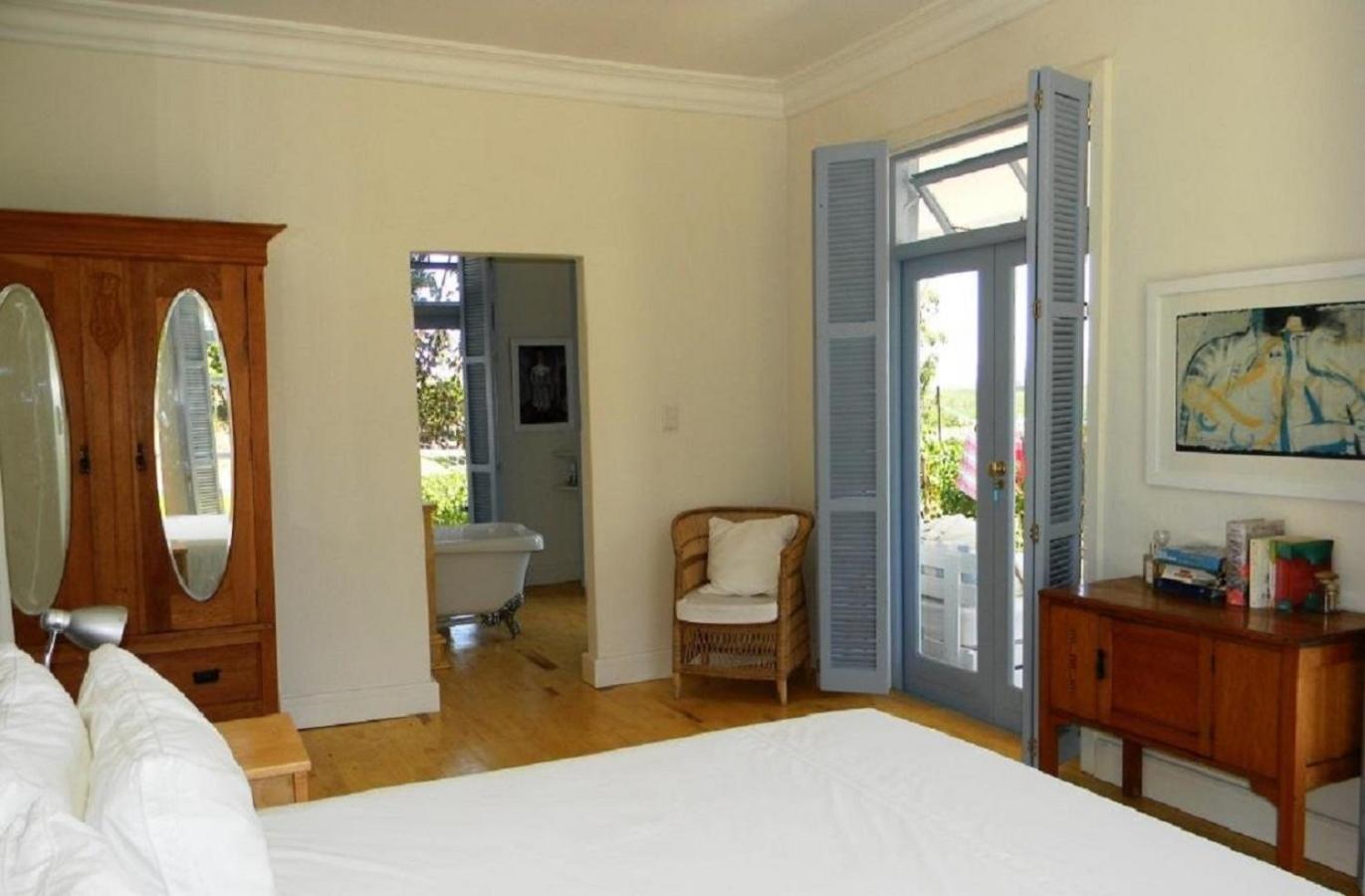 One-Bedroom House photo 1