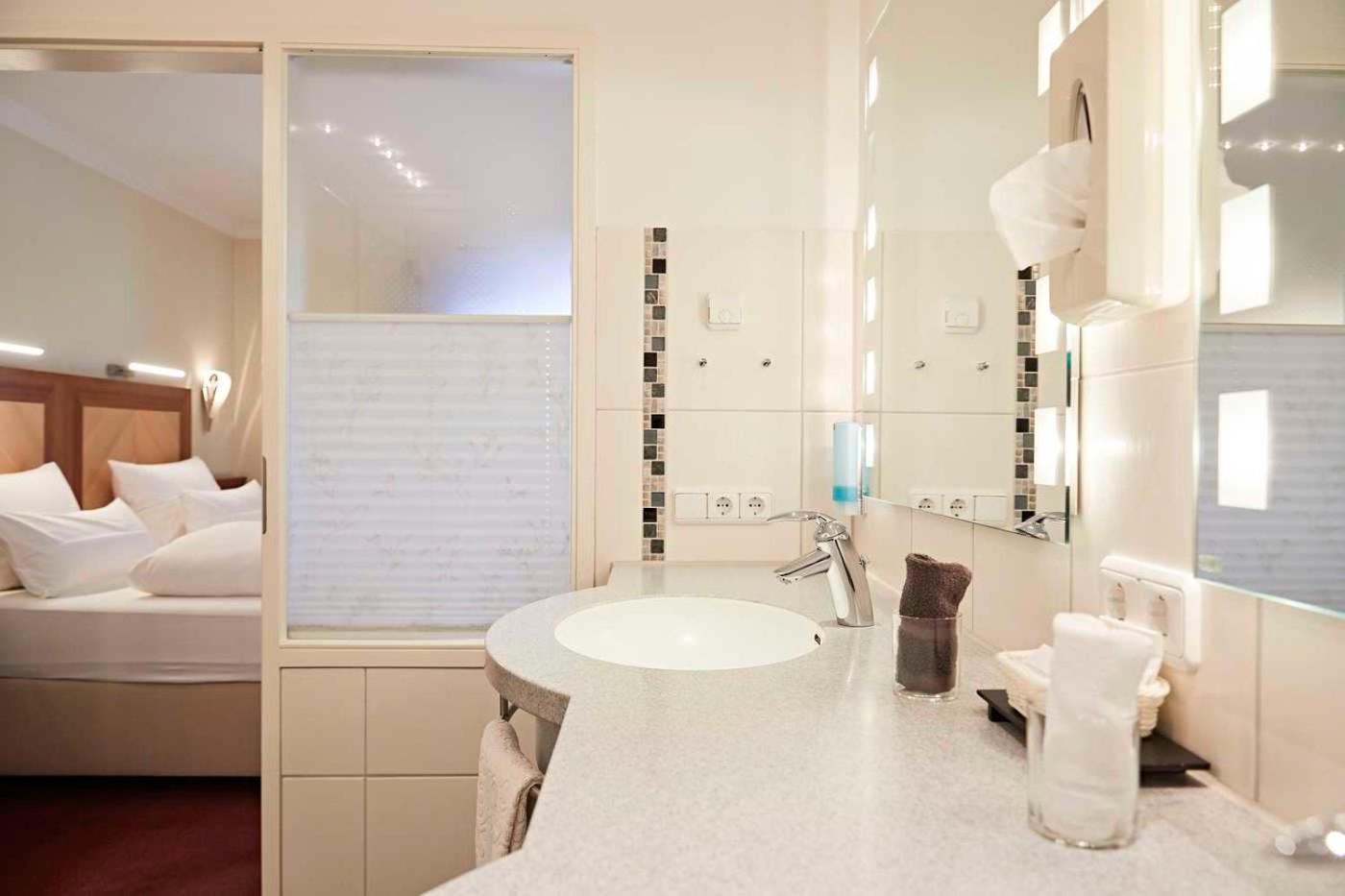 Suite - Photo 2