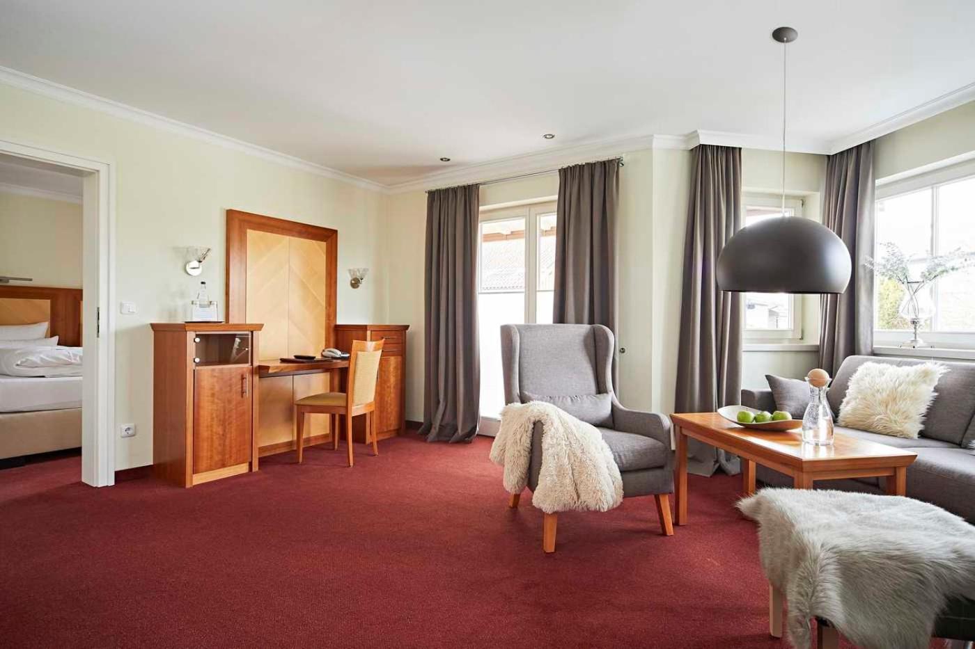 Suite - Photo 1