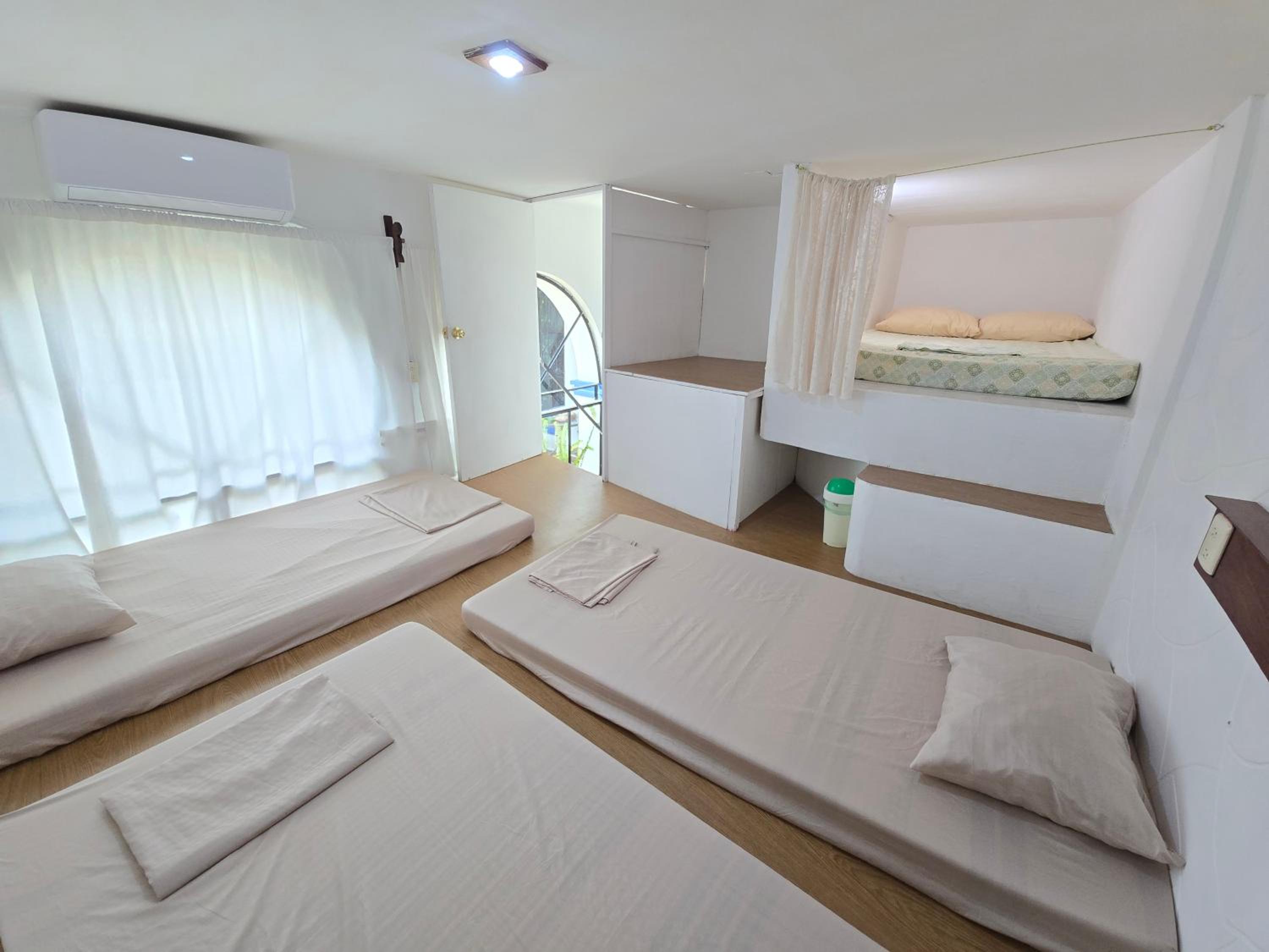 Mixed Dormitory Room photo 1