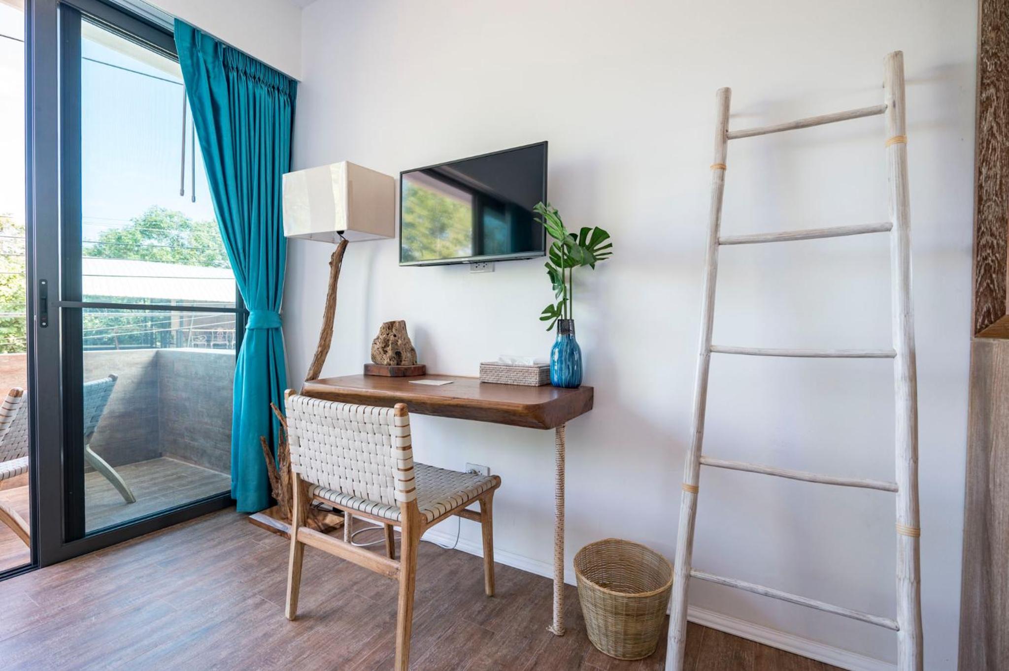 Deluxe Double Room with Balcony photo 3
