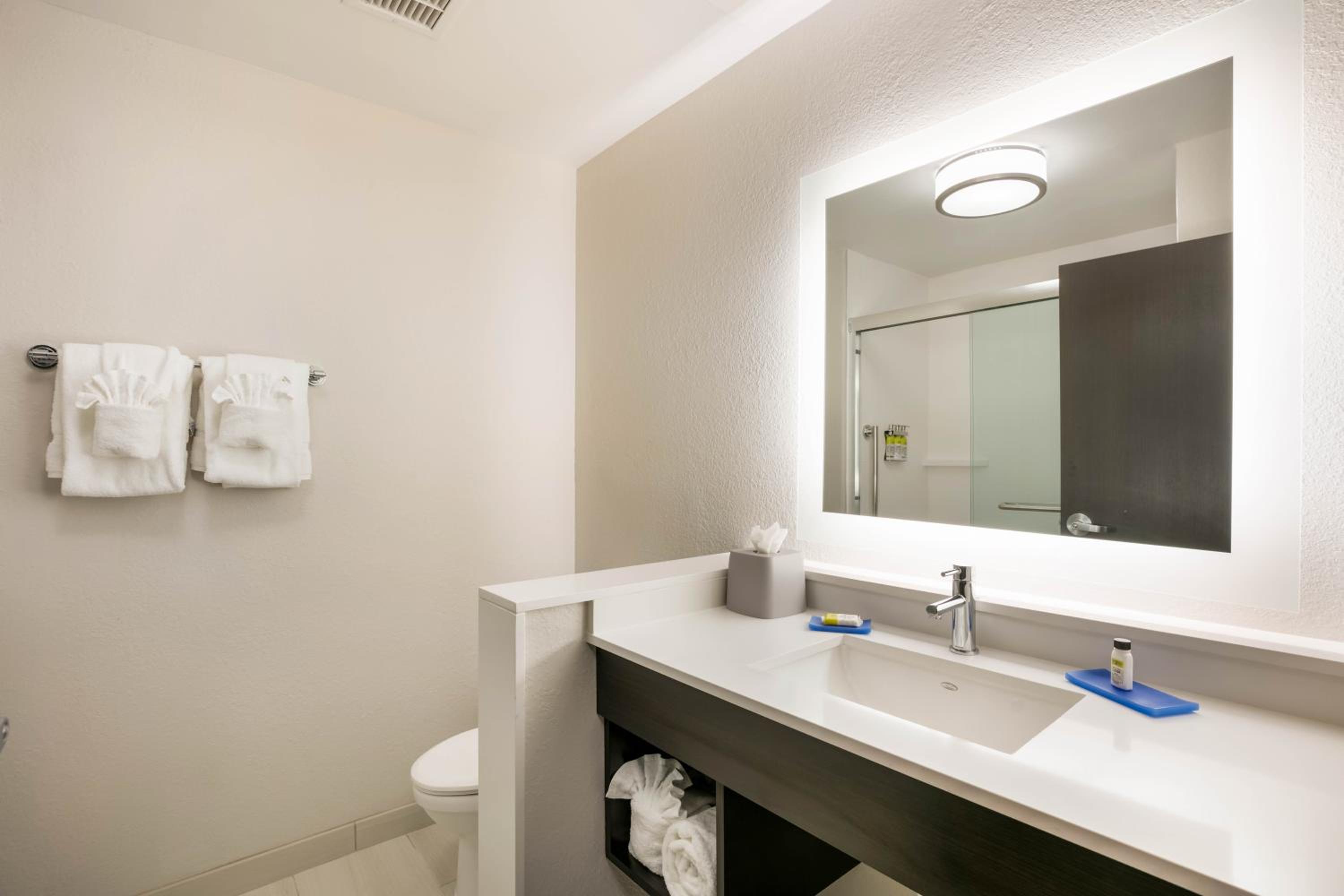 King Room - Hearing Accessible/Non-Smoking  photo 2