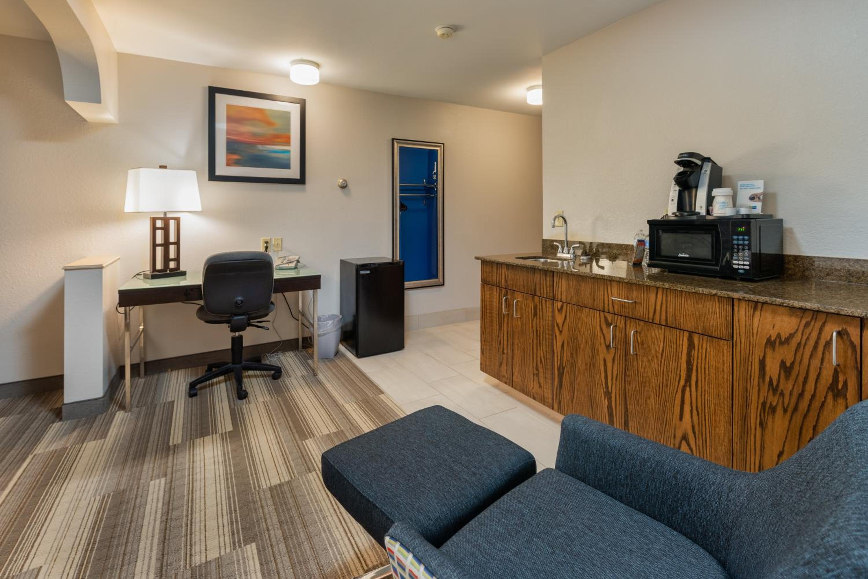King Bed-premium Room-wet Bar-non Smoking - Photo 1