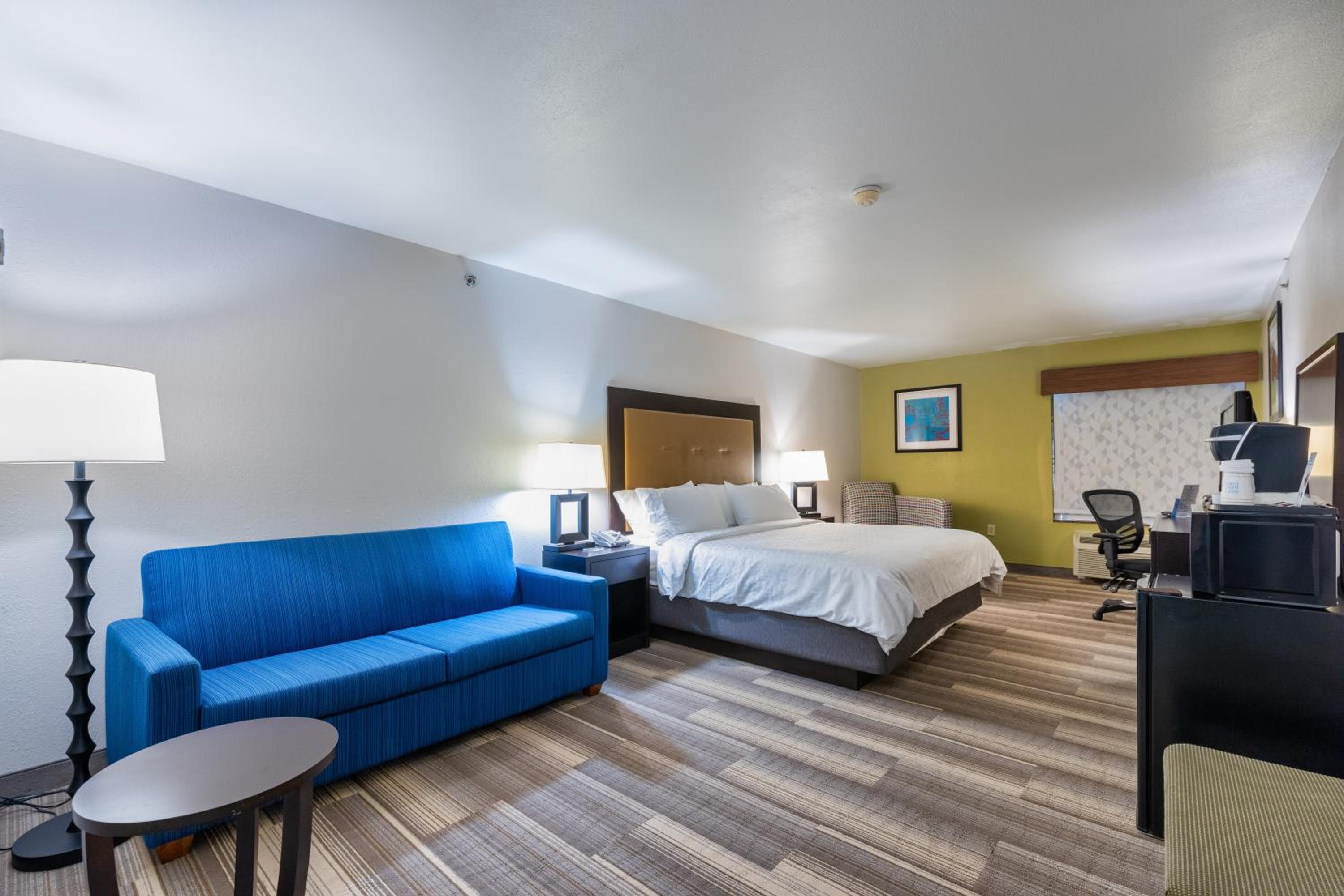 One-Bedroom King Suite - Non-Smoking - Photo 2