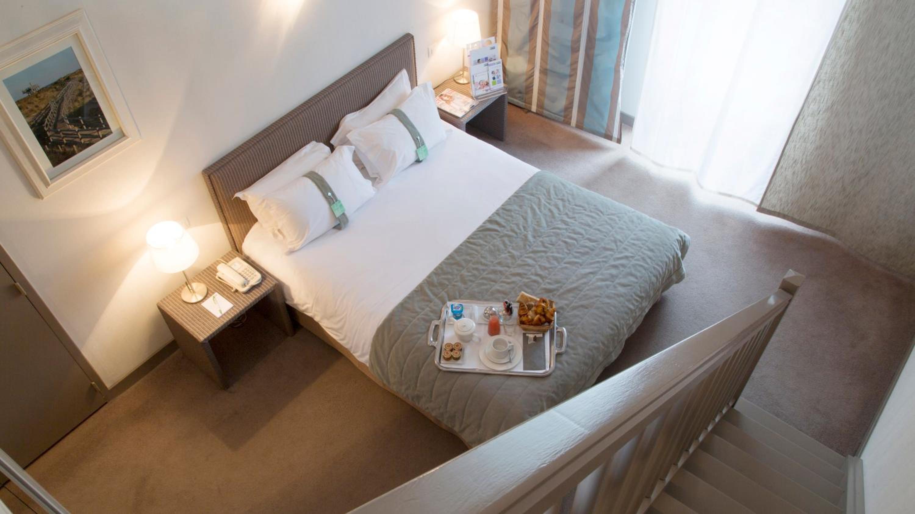 Premium Double Room with Two Double Beds photo 2
