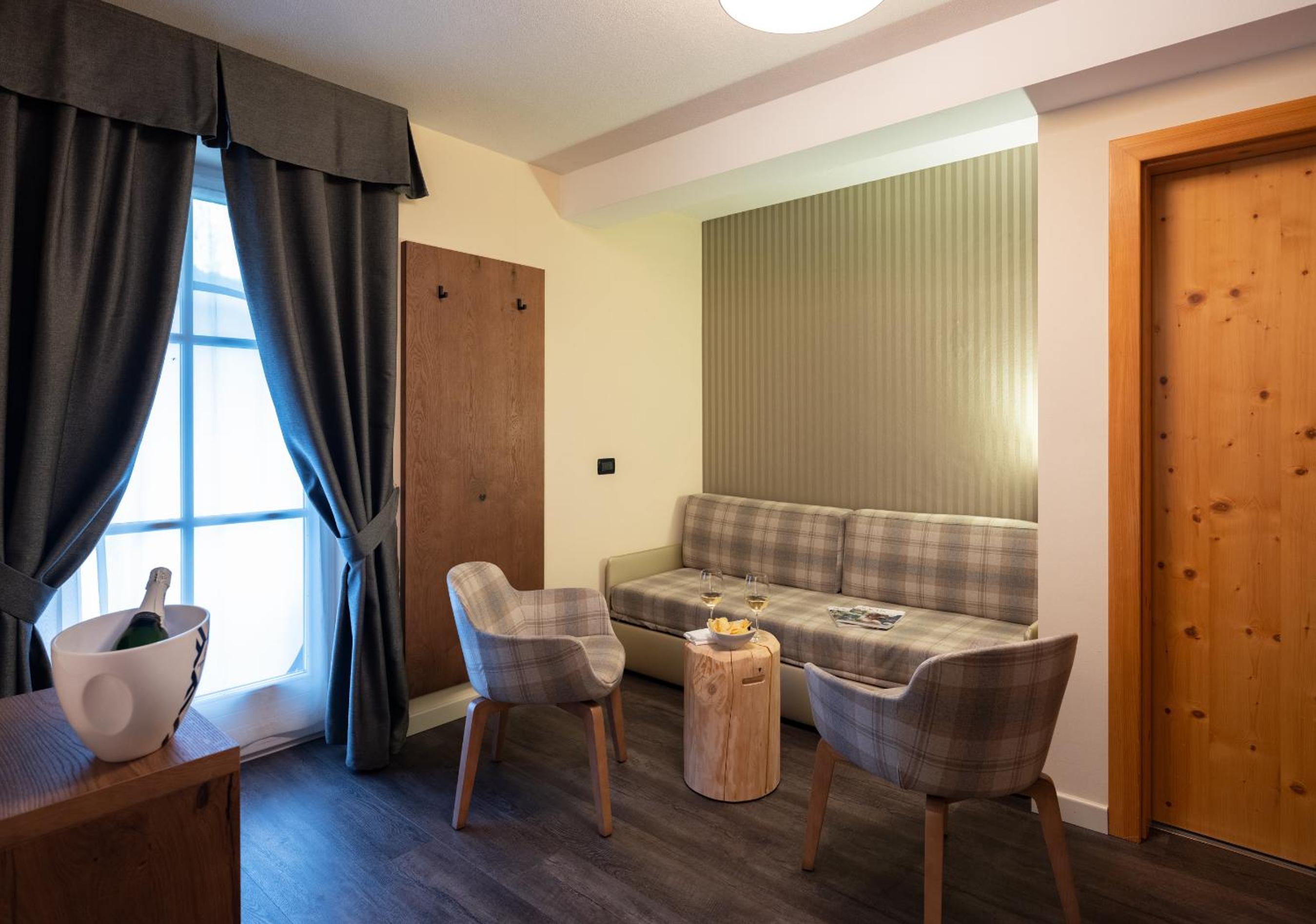 Suite - Photo 12