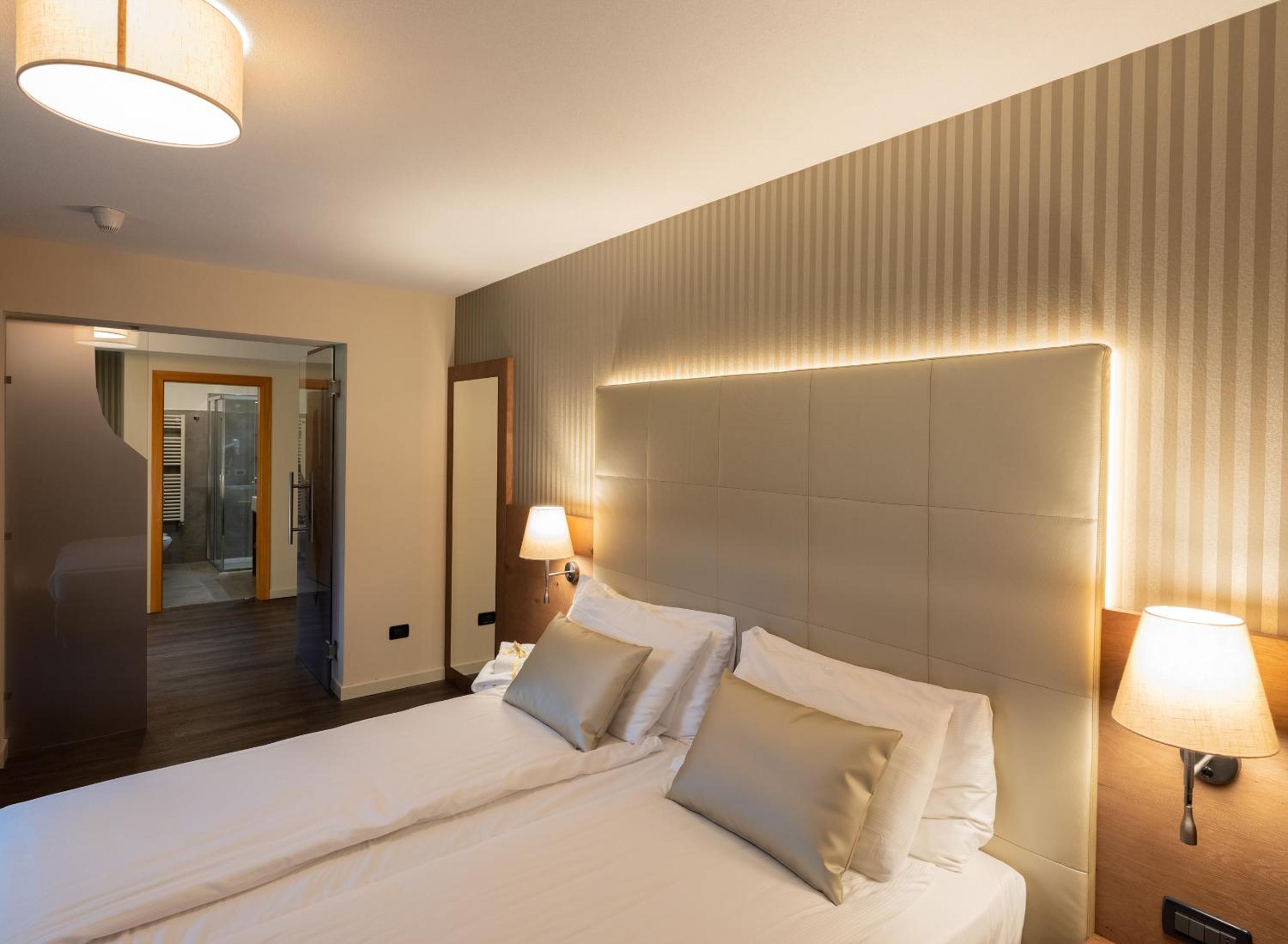 Suite - Photo 17