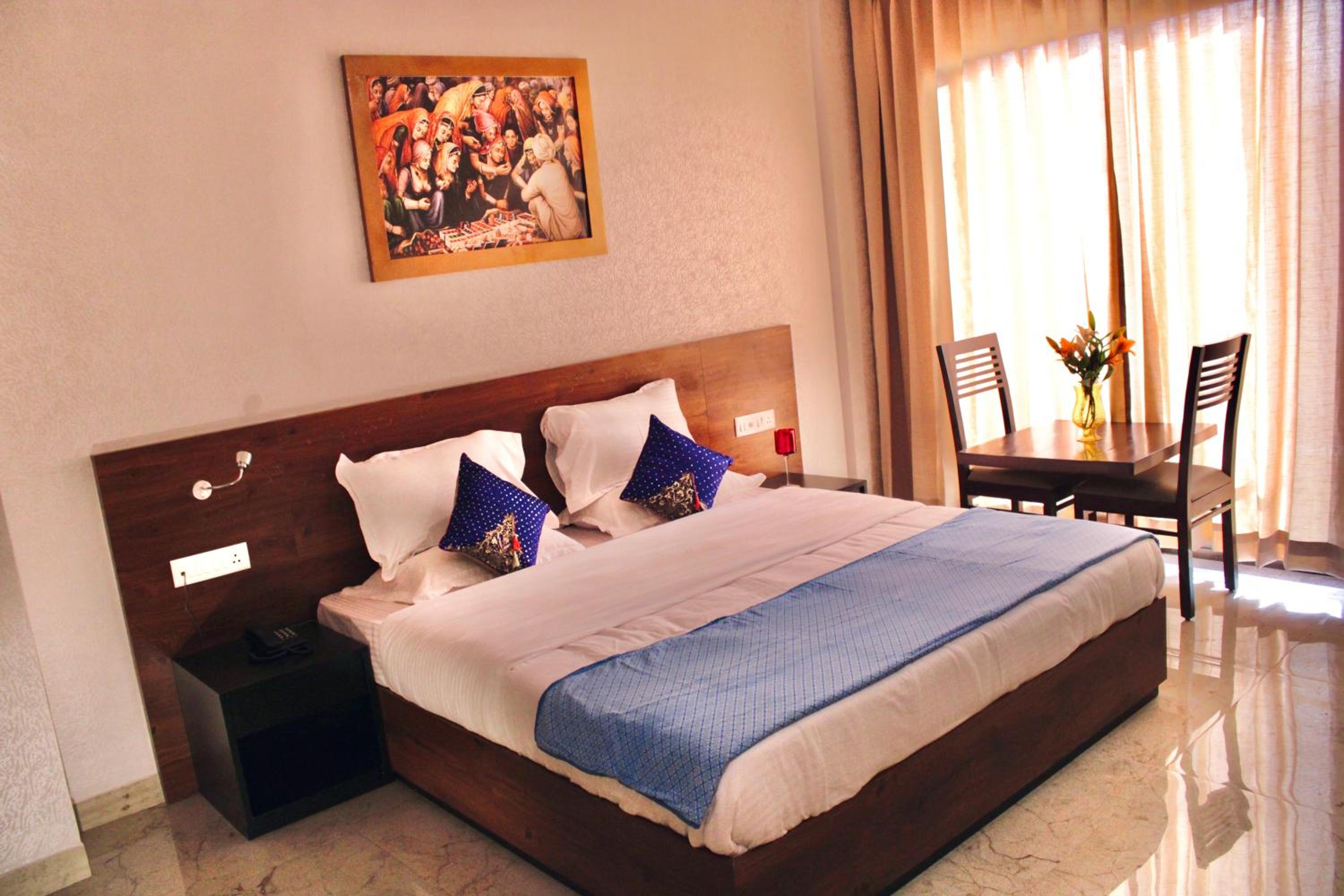 Deluxe King Room photo 2