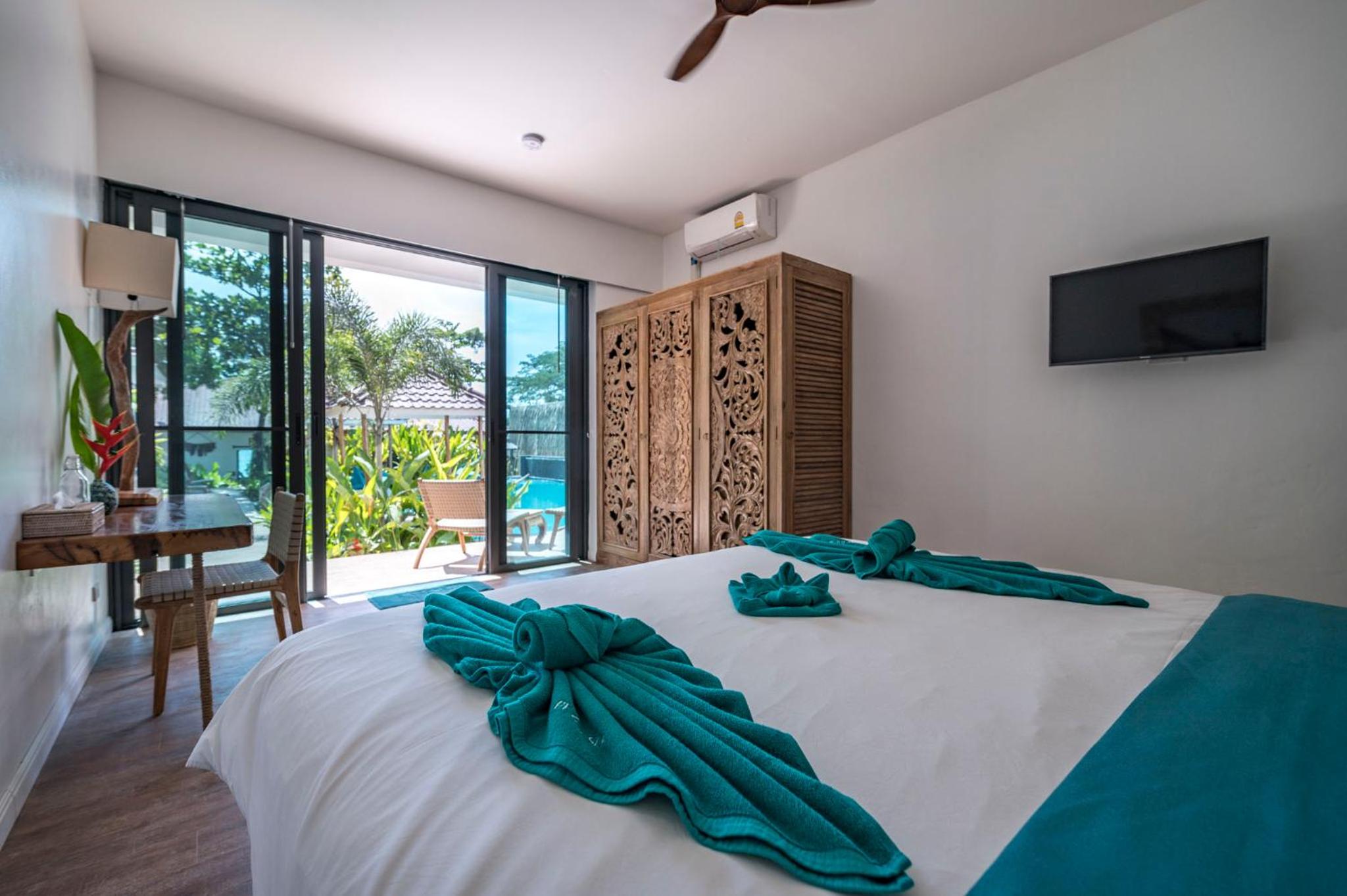 Double Room with Pool View photo 2