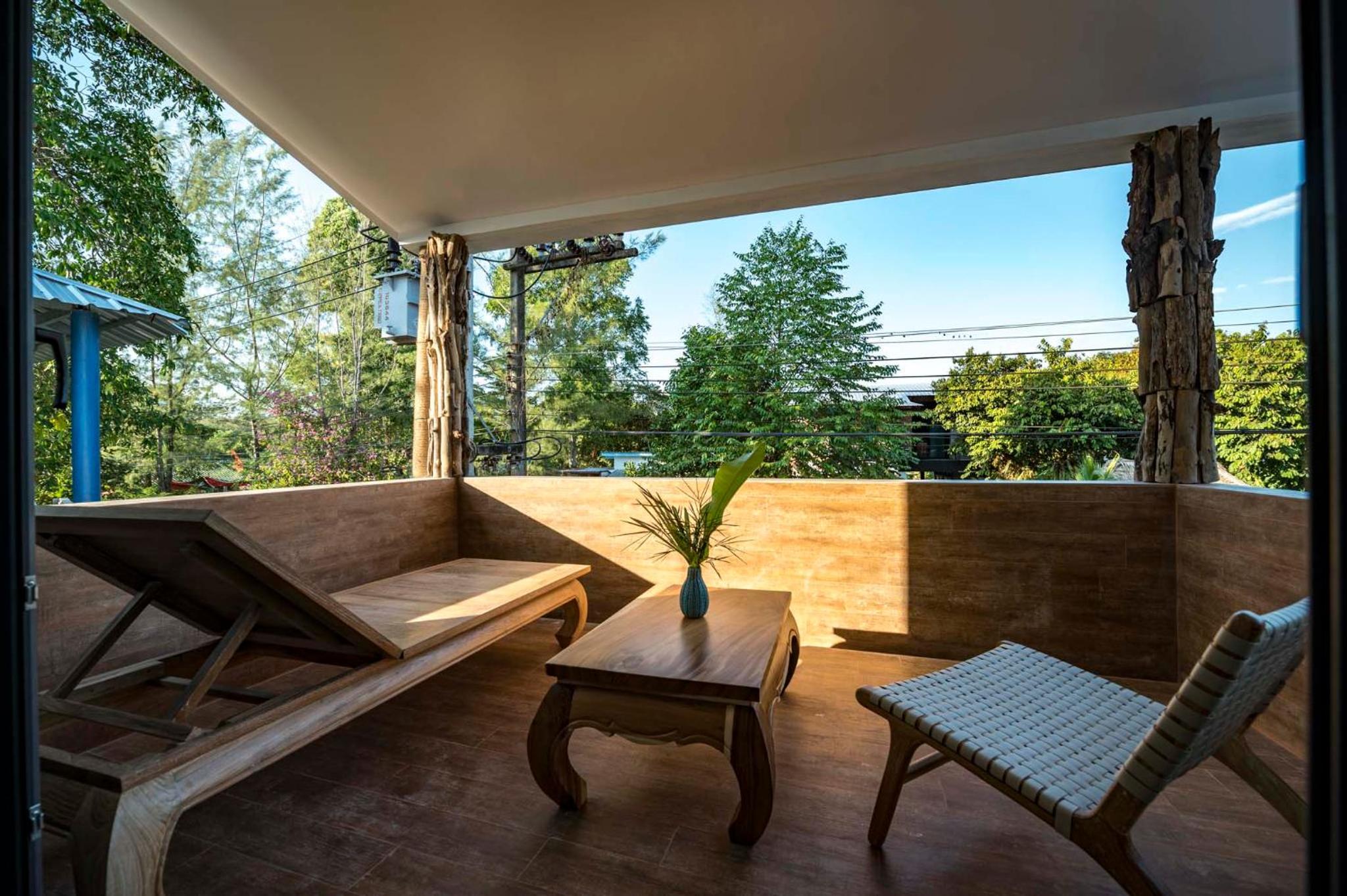 Apartment with Balcony photo 2