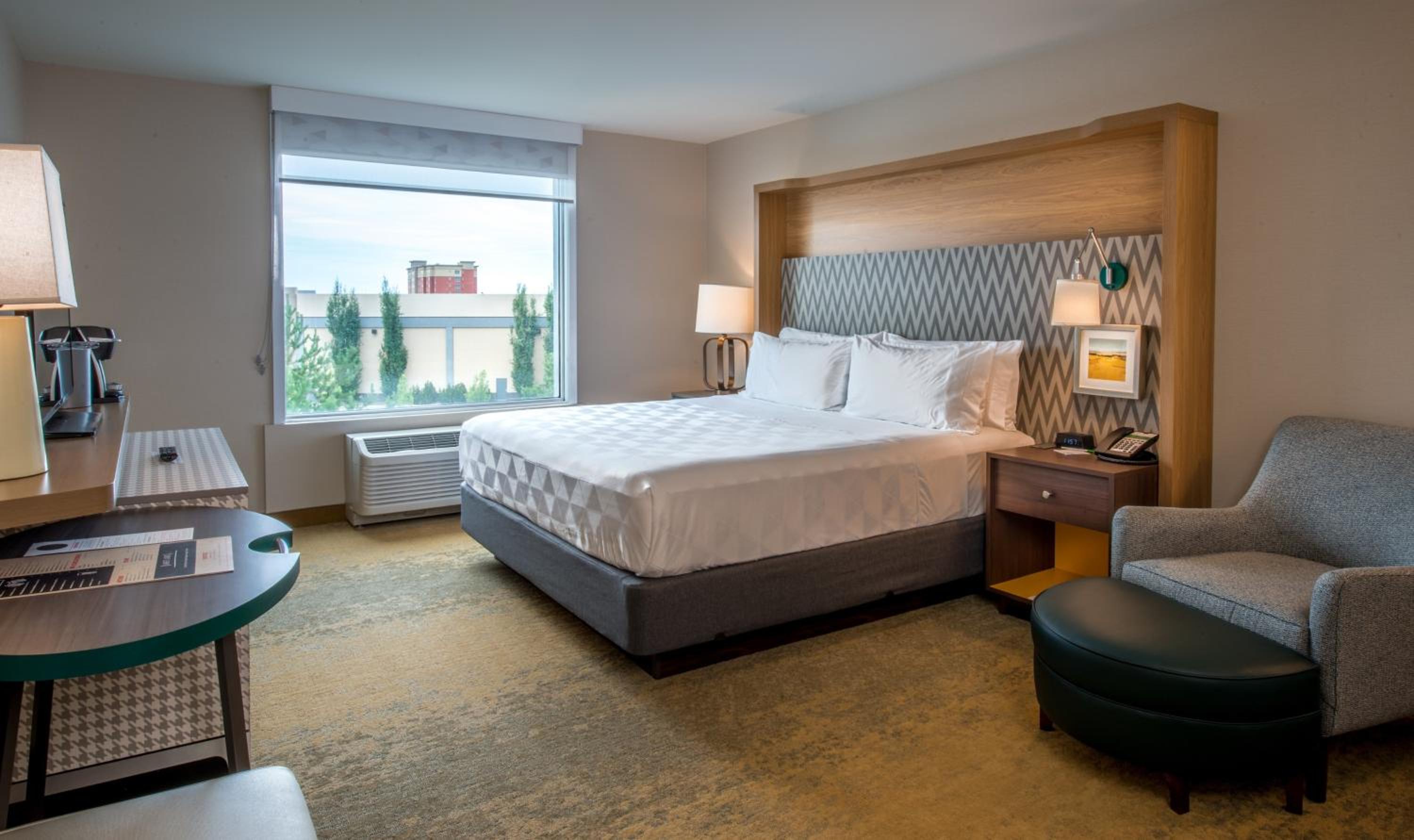 Standard King Room - Photo 8