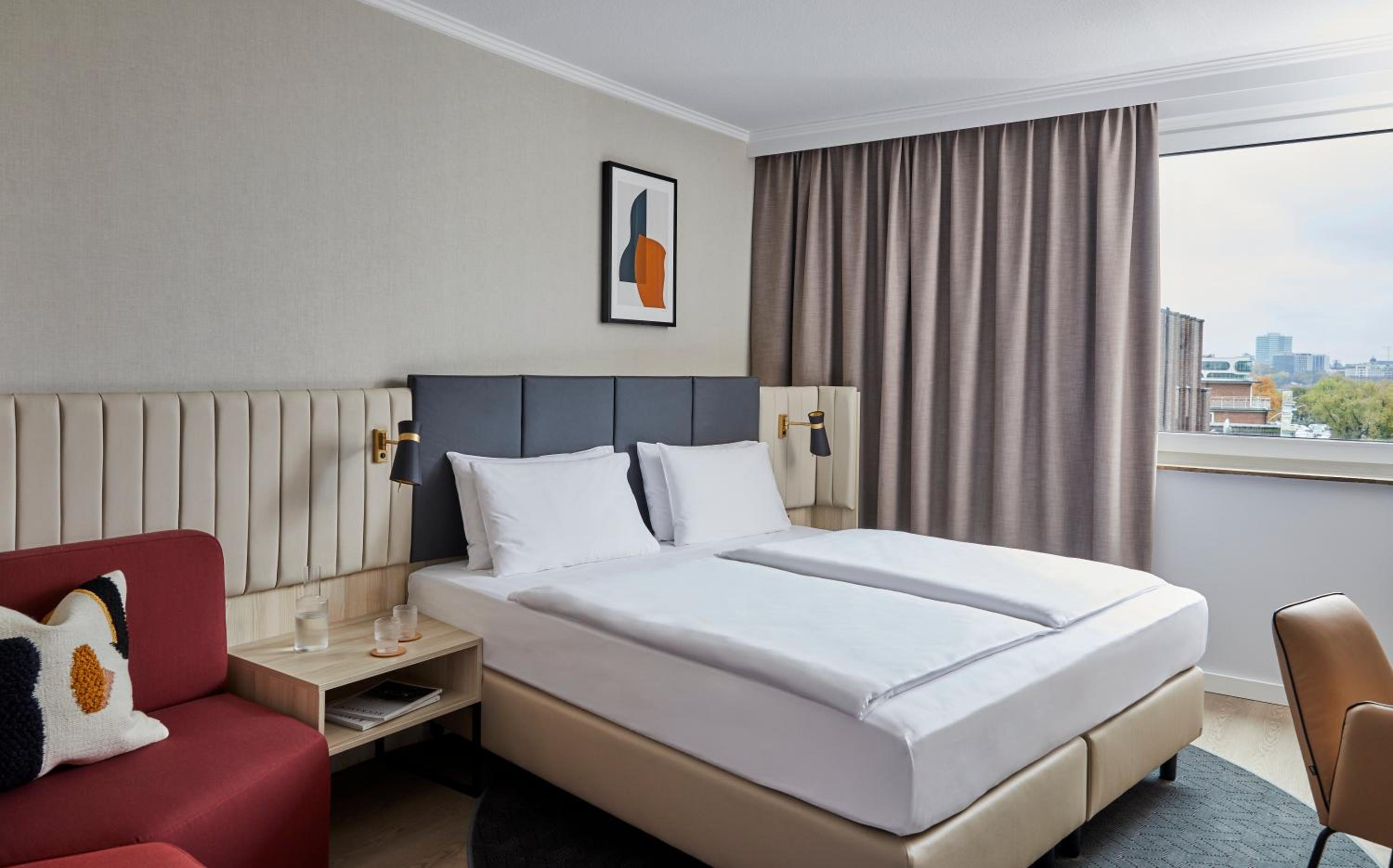 Premium King Room with Alster View photo 3