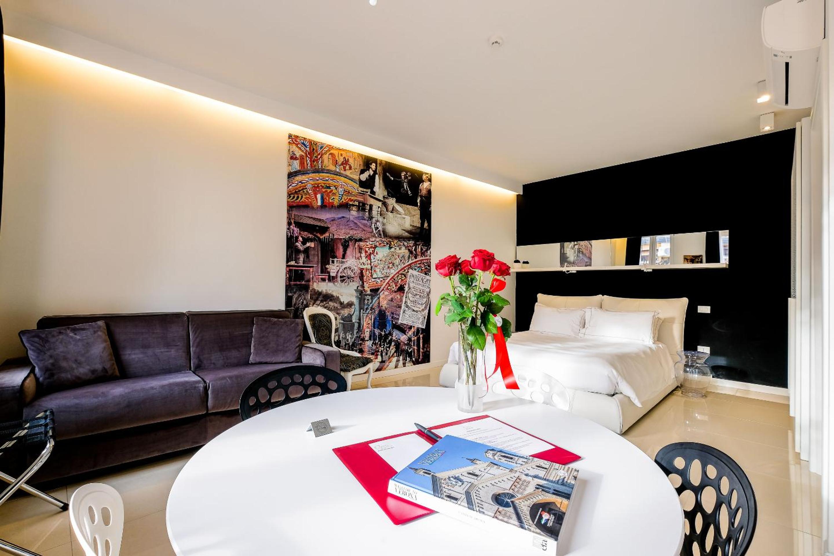 Deluxe Studio with Balcony - Photo 17