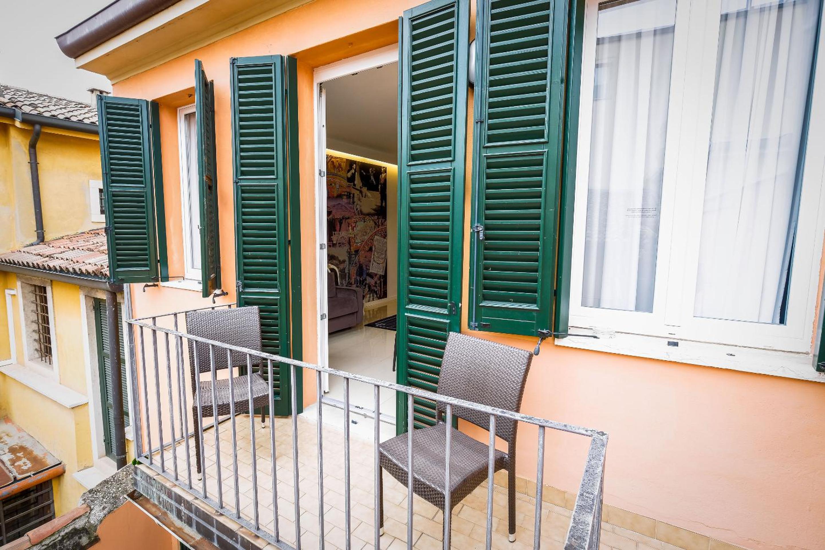 Deluxe Studio with Balcony - Photo 20