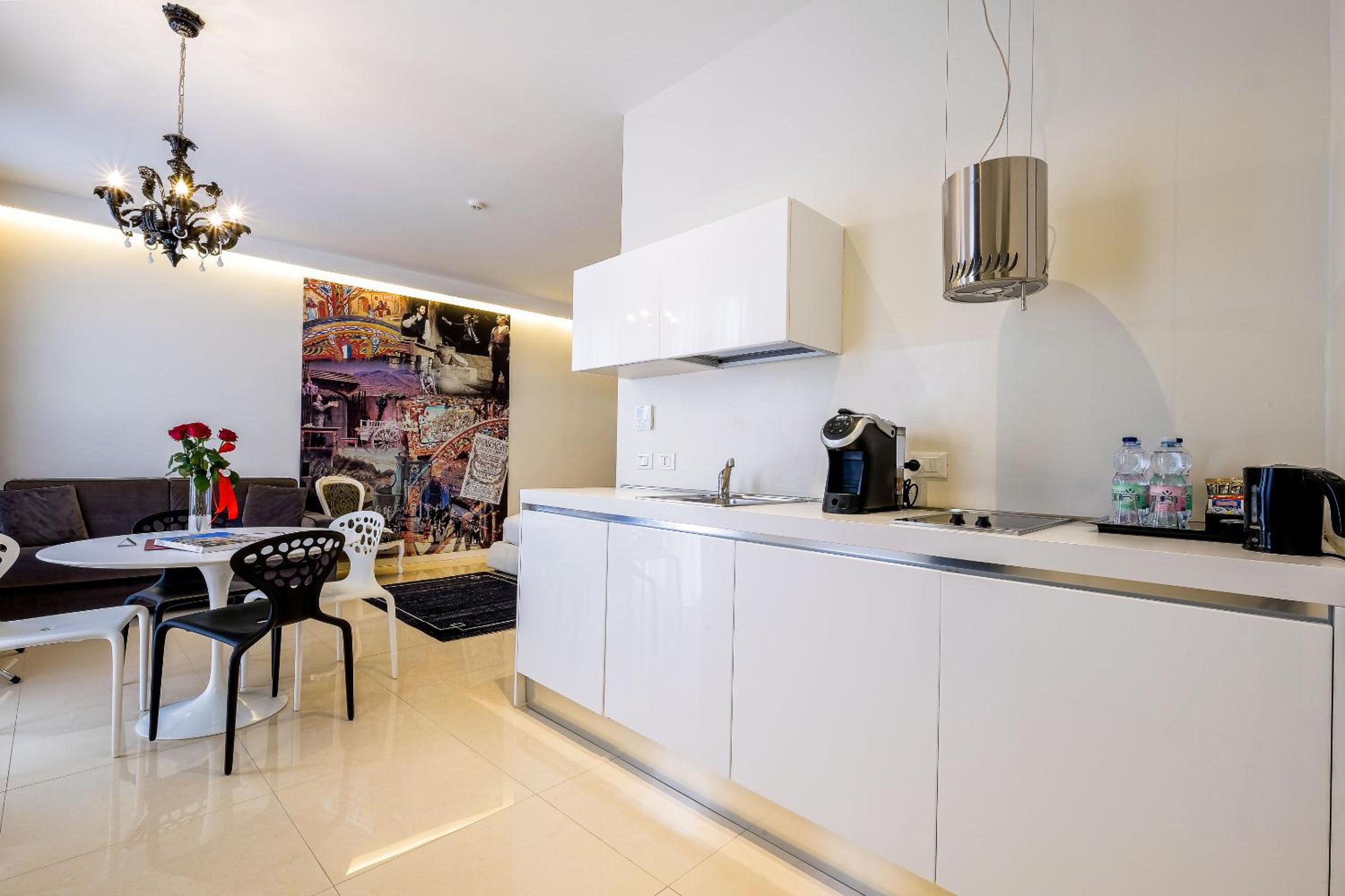 Deluxe Studio with Balcony - Photo 12