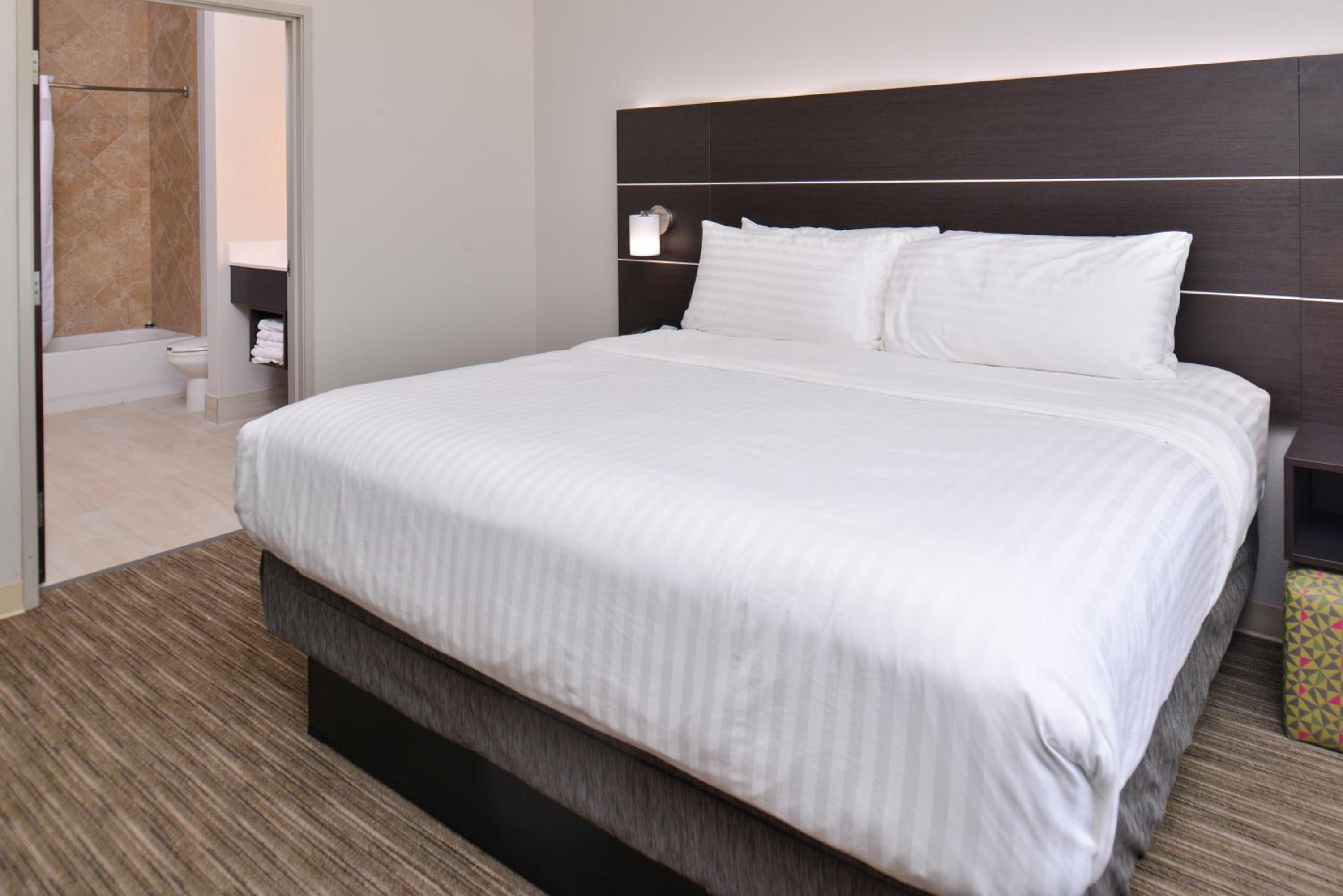 Suite with View - Photo 3