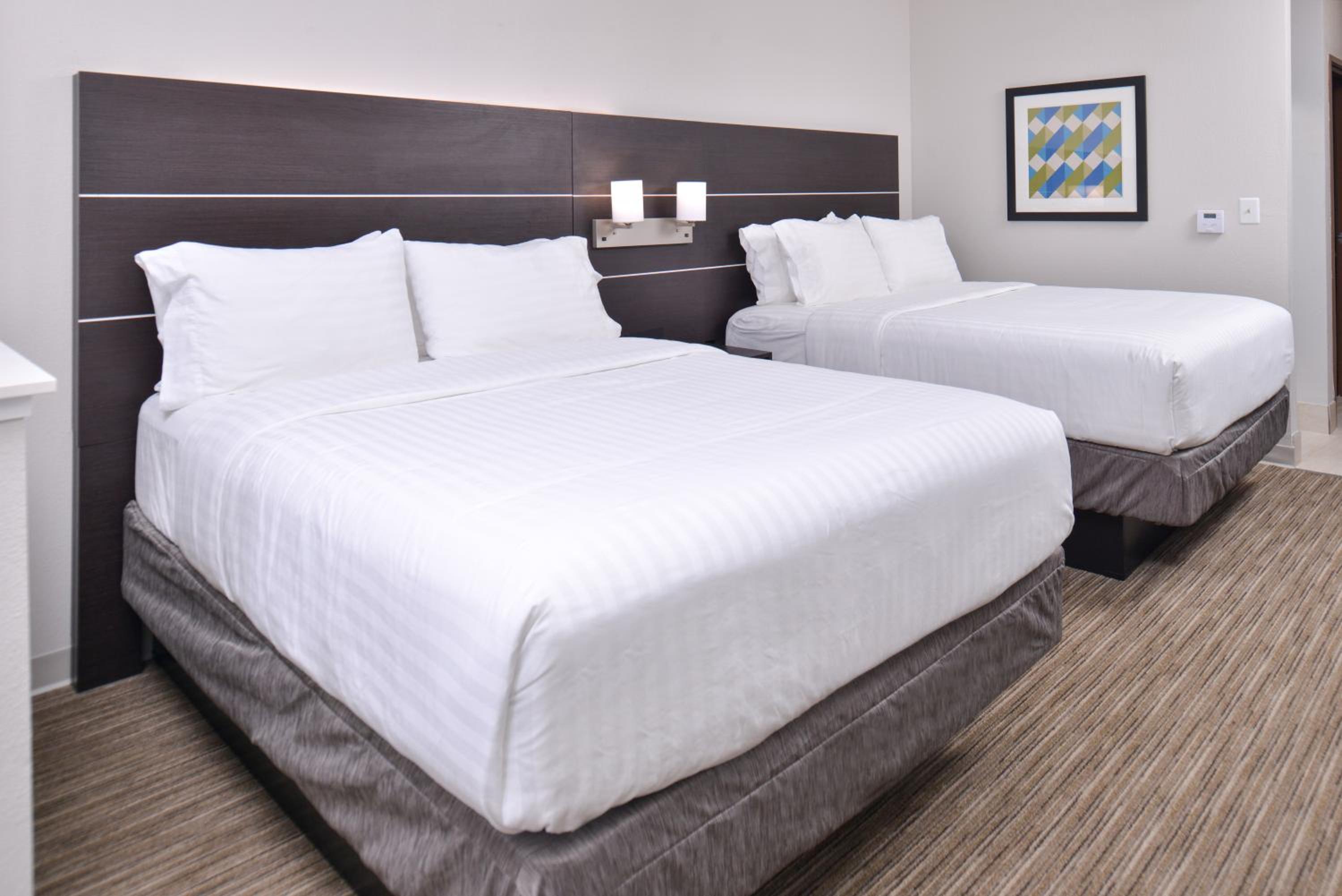 Standard Queen Room with Two Queen Beds - Photo 1