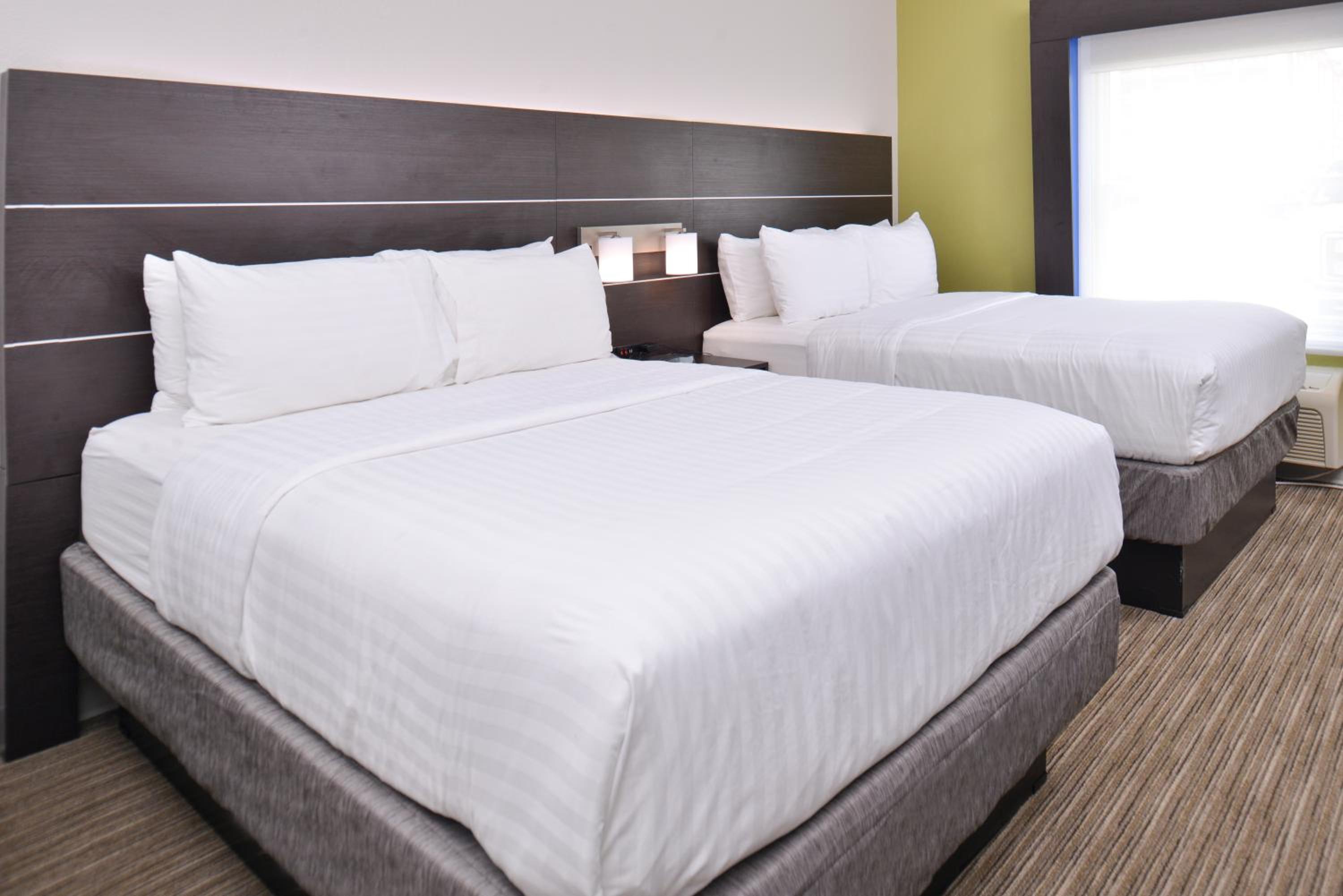 One-Bedroom Suite - Photo 2