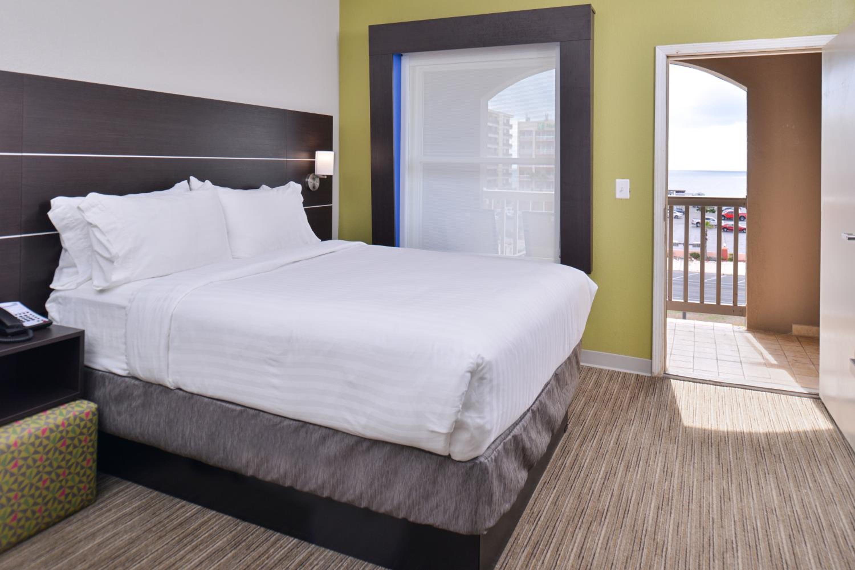 Suite with View - Photo 1