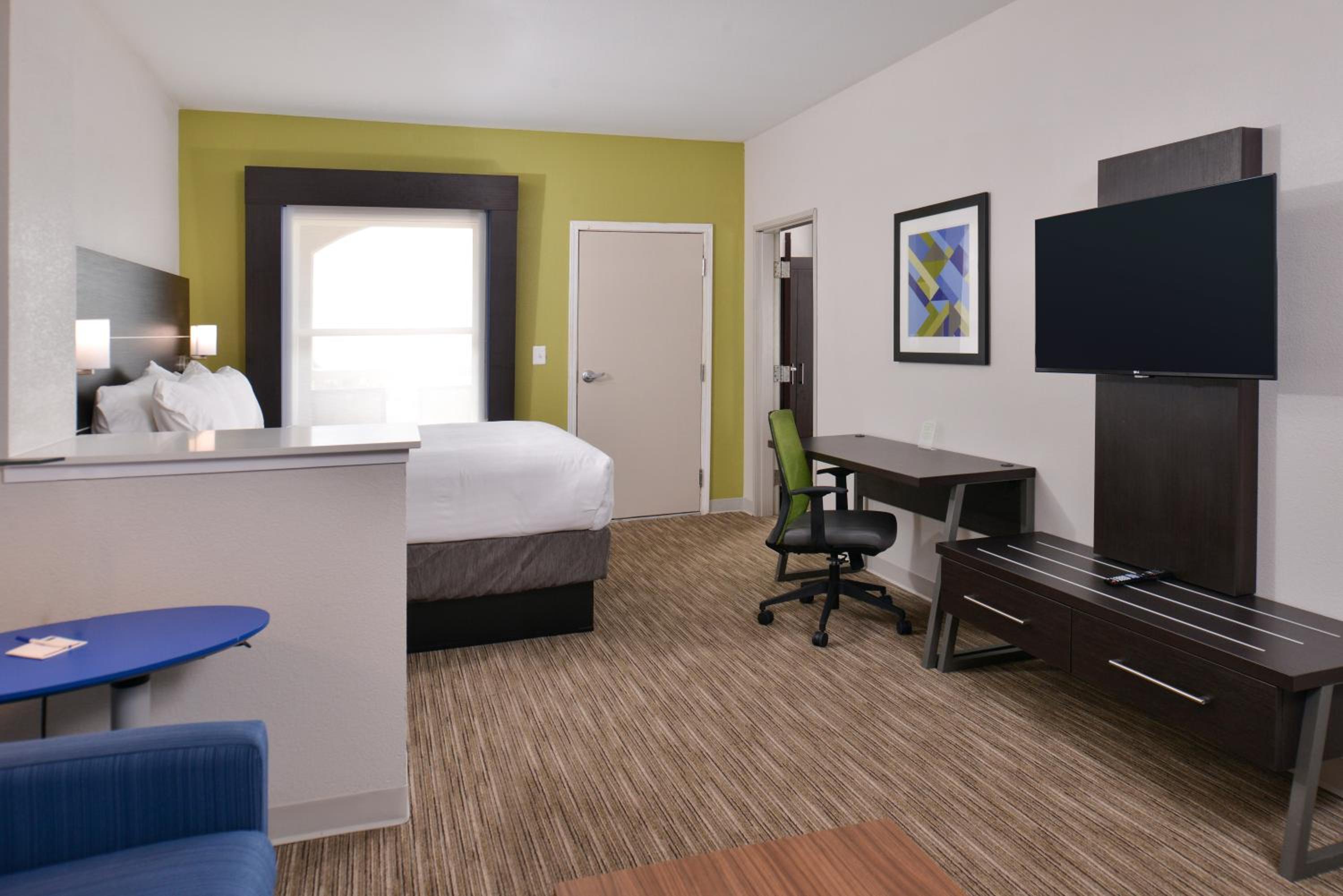Suite with View - Photo 5