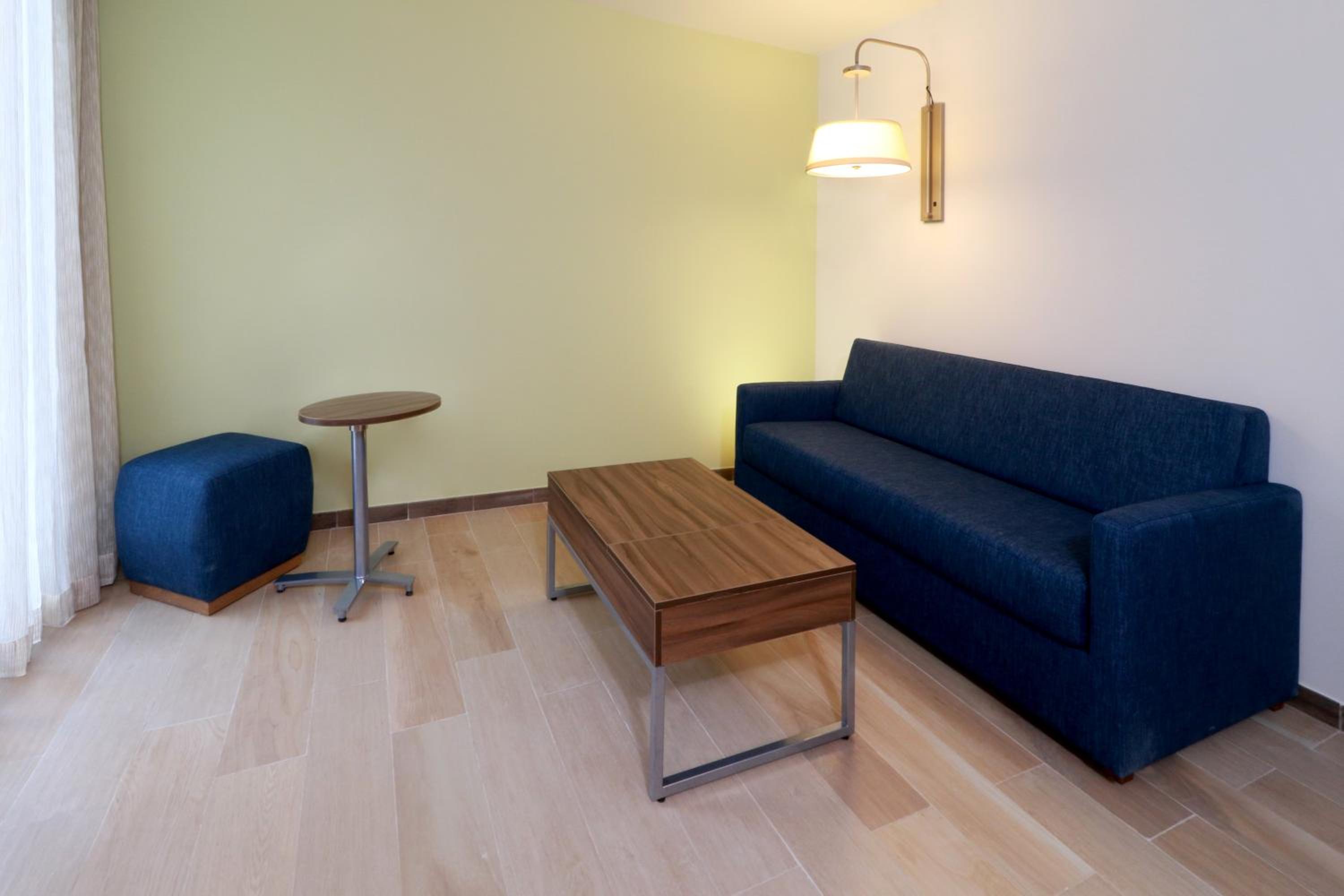 King Suite with Balcony photo 2