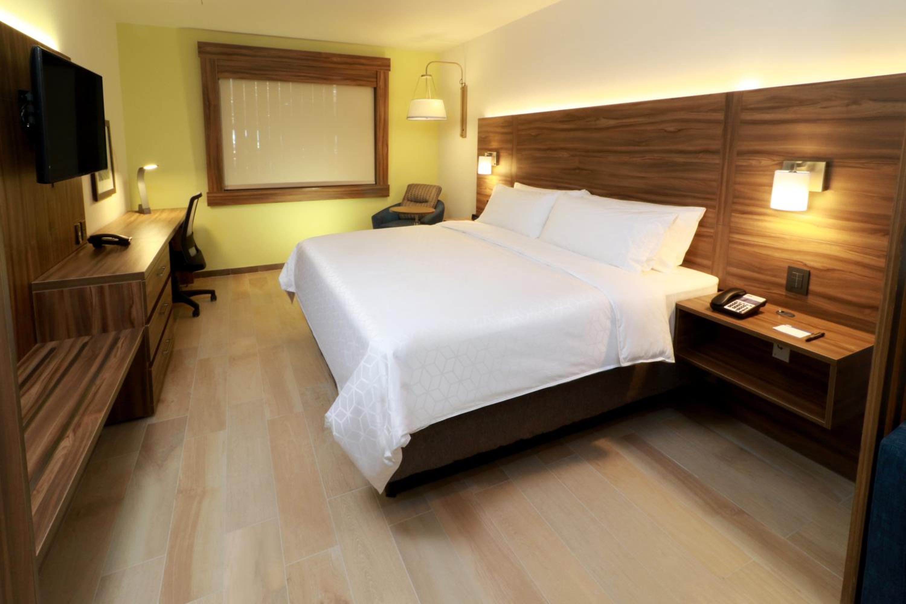 Standard King Room photo 2